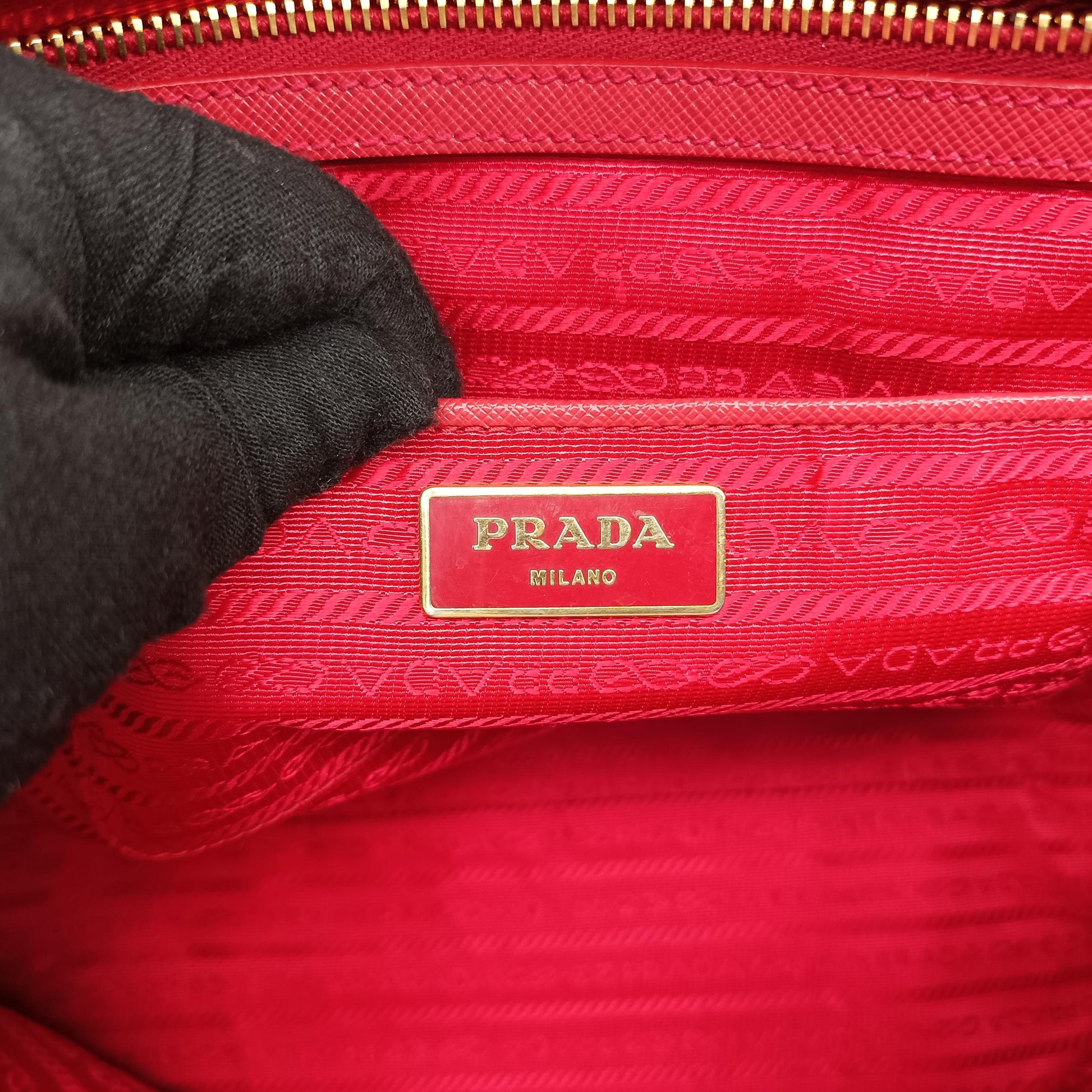 Triangle logo Red SAFFIANO Leather 208三角ロゴ レッド サフィアーノレザー 208