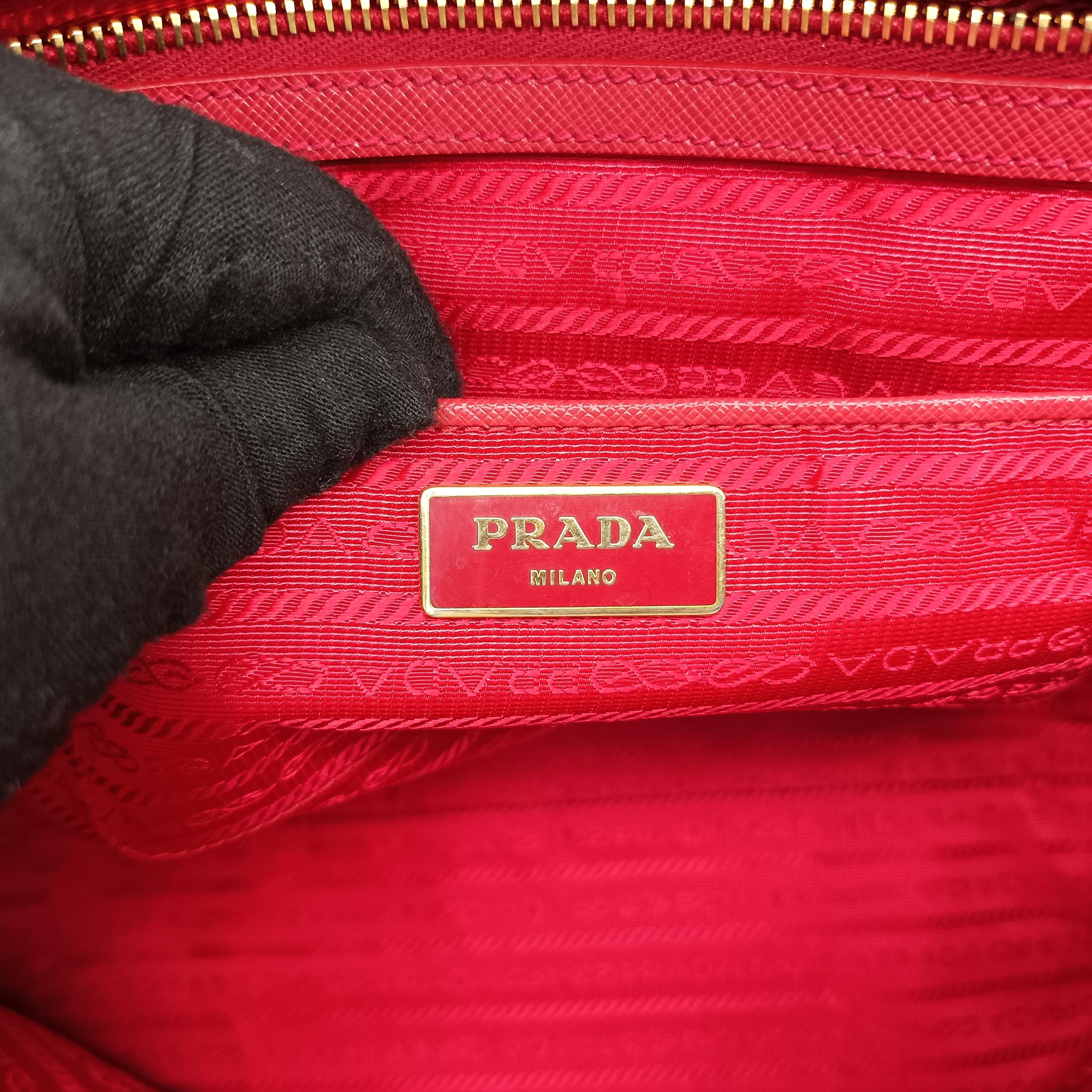 Triangle logo Red SAFFIANO Leather 208三角ロゴ レッド サフィアーノレザー 208