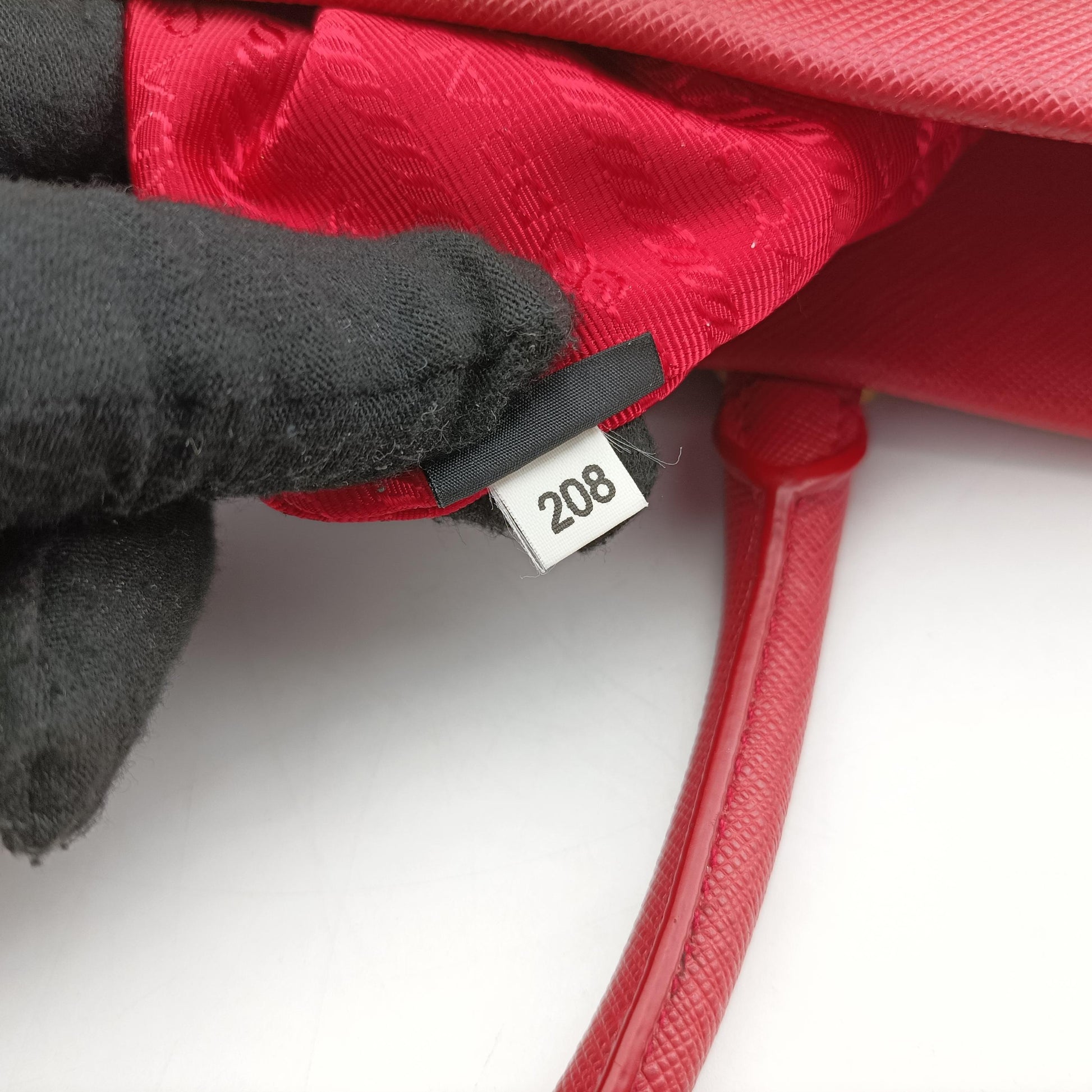 Triangle logo Red SAFFIANO Leather 208三角ロゴ レッド サフィアーノレザー 208