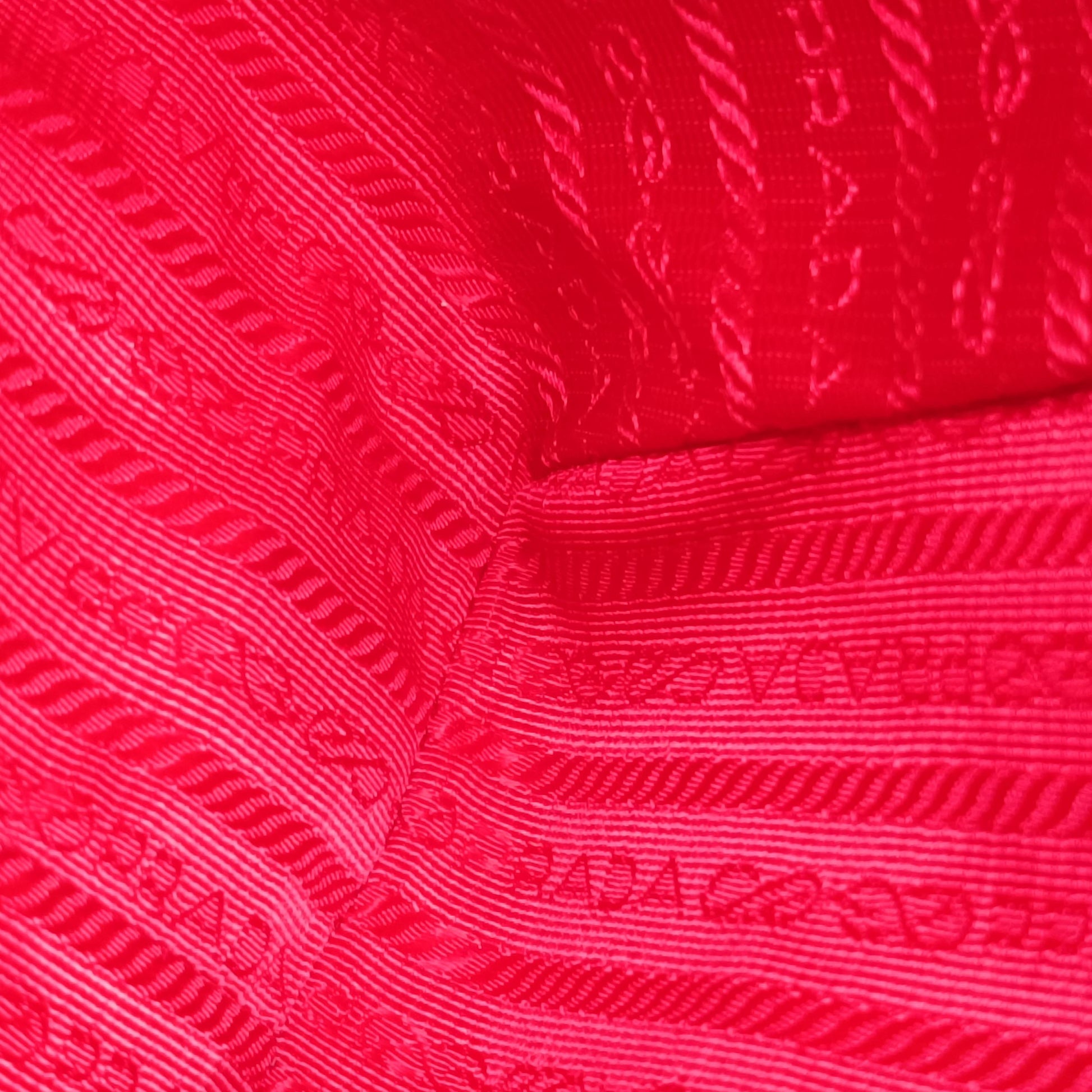 Triangle logo Red SAFFIANO Leather 208三角ロゴ レッド サフィアーノレザー 208