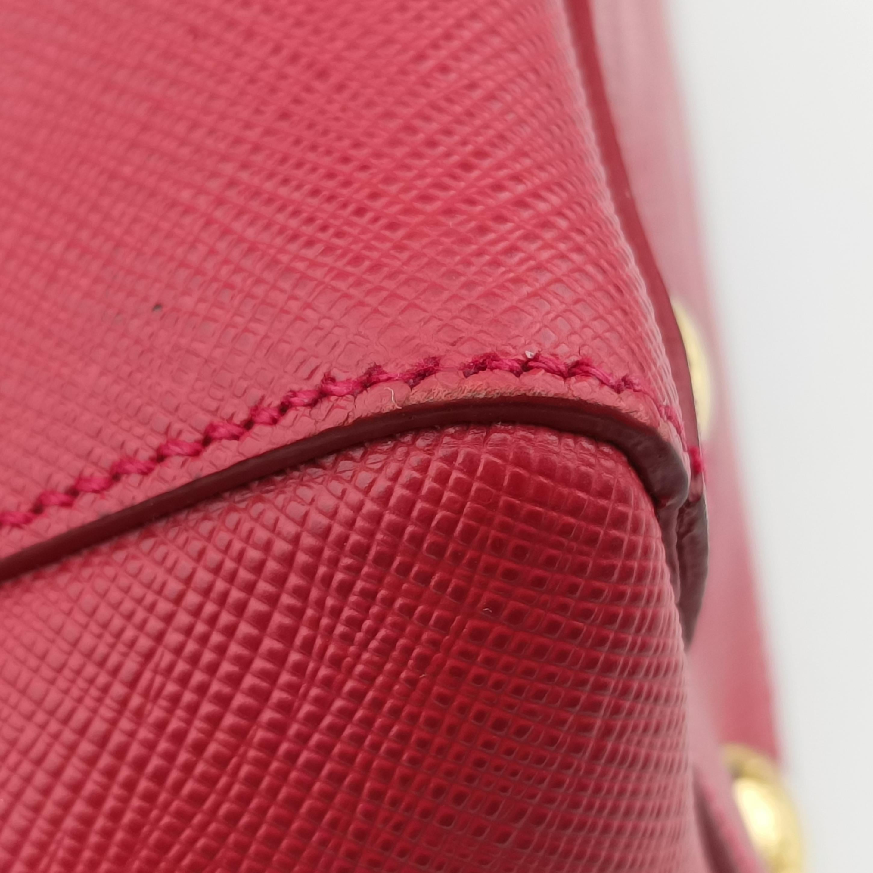 Triangle logo Red SAFFIANO Leather 208三角ロゴ レッド サフィアーノレザー 208