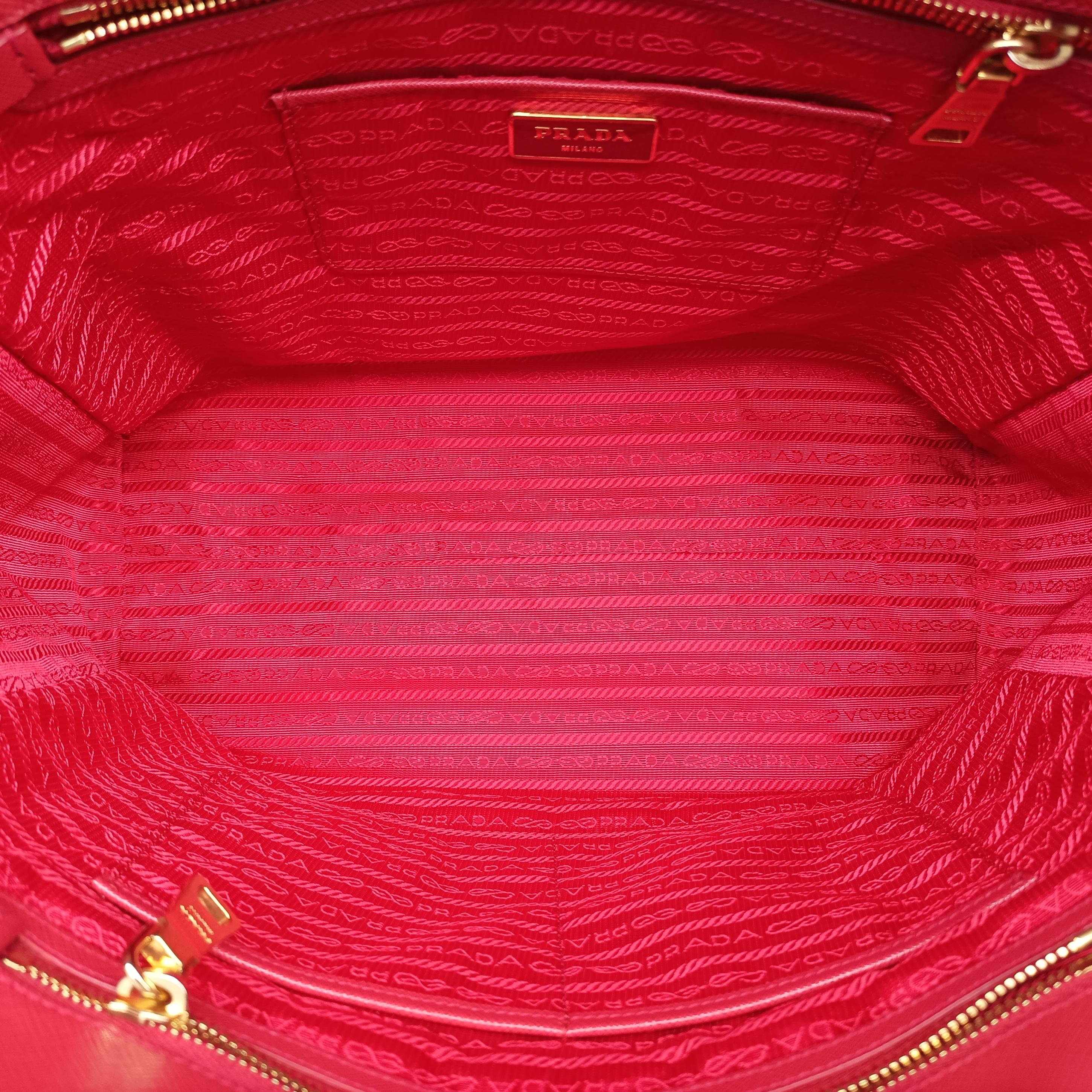 Triangle logo Red SAFFIANO Leather 208三角ロゴ レッド サフィアーノレザー 208