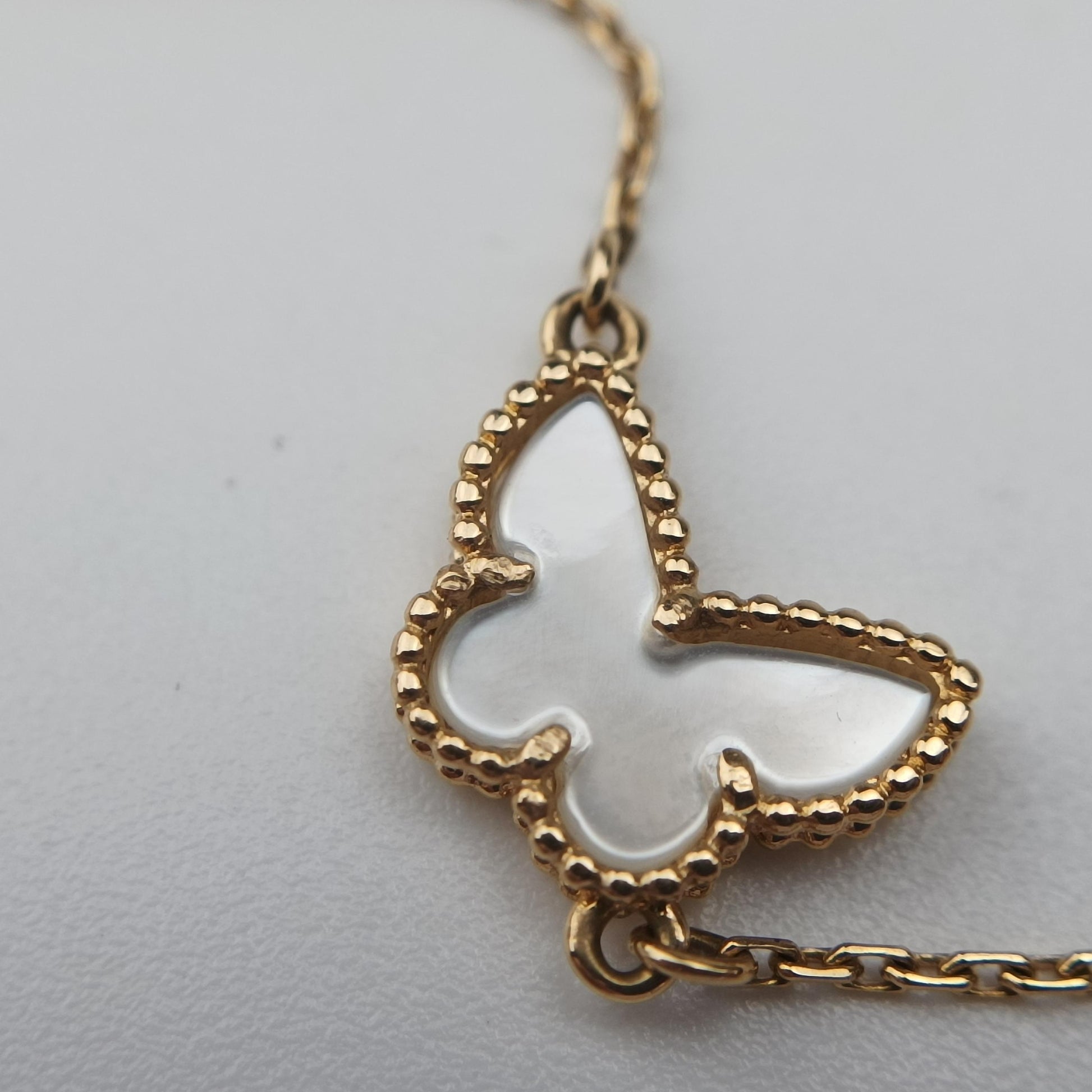 Sweet Alhambra Papillon White×golden AU750 ARF69000 JE489574スウィートアルハンブラ パピヨン ホワイト×ゴールド AU750 ARF69000 JE489574