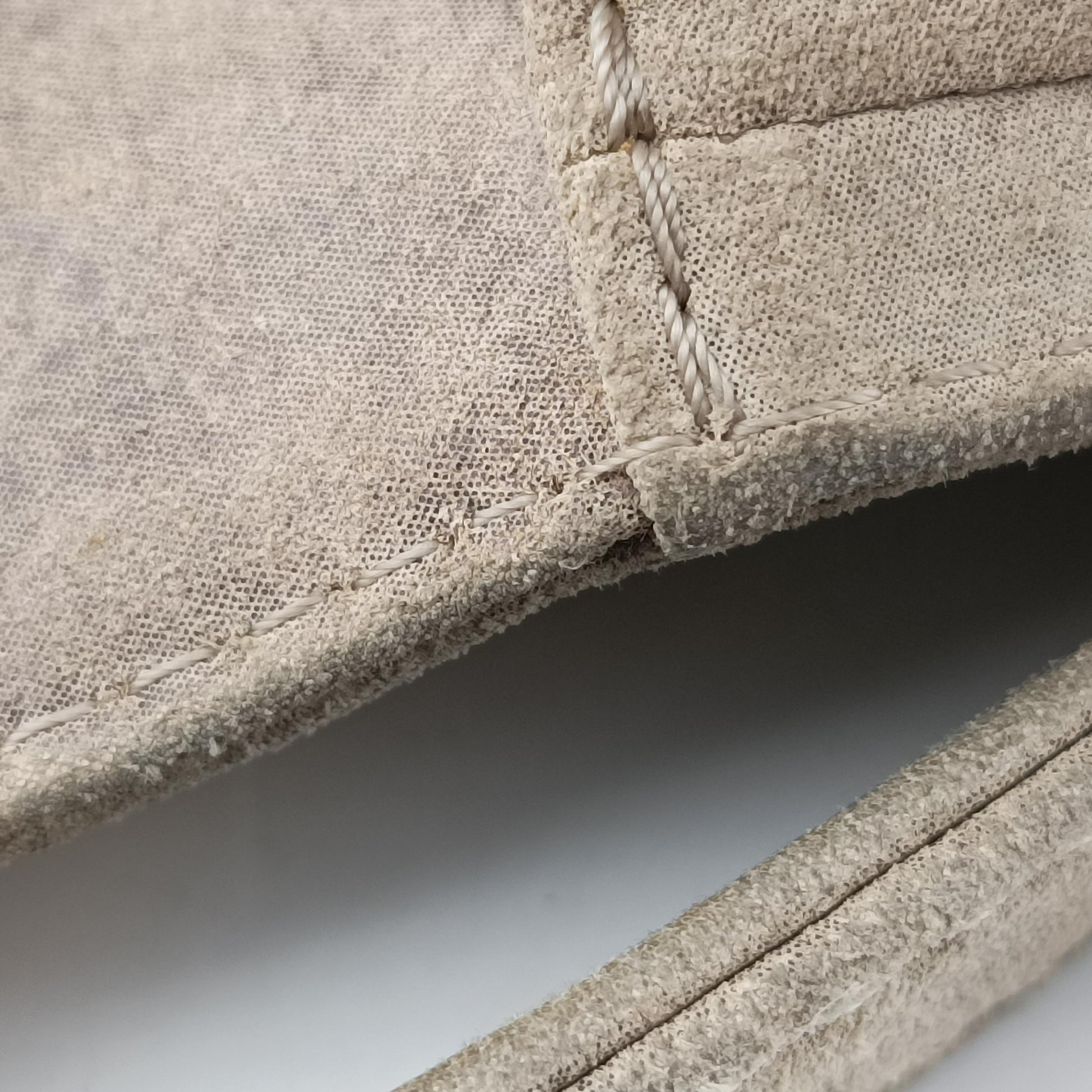 BOY CHANEL Beige suede A66281 18187092ボーイシャネル ベージュ スエード A66281 18187092