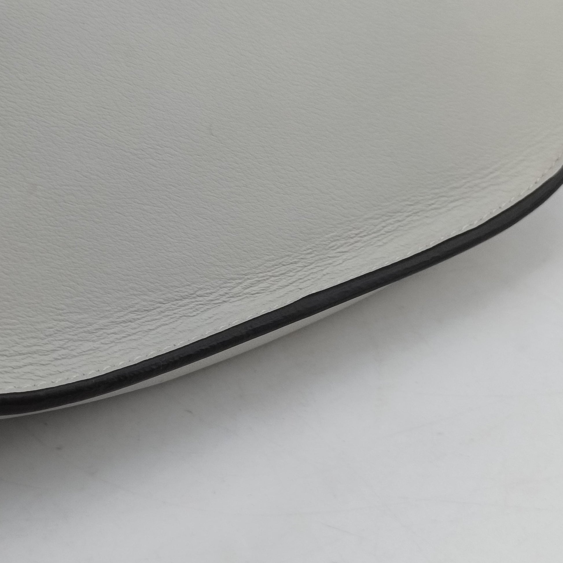Symmetrical White Leather W-GA-2188シンメトリカル ホワイト レザー W-GA-2188