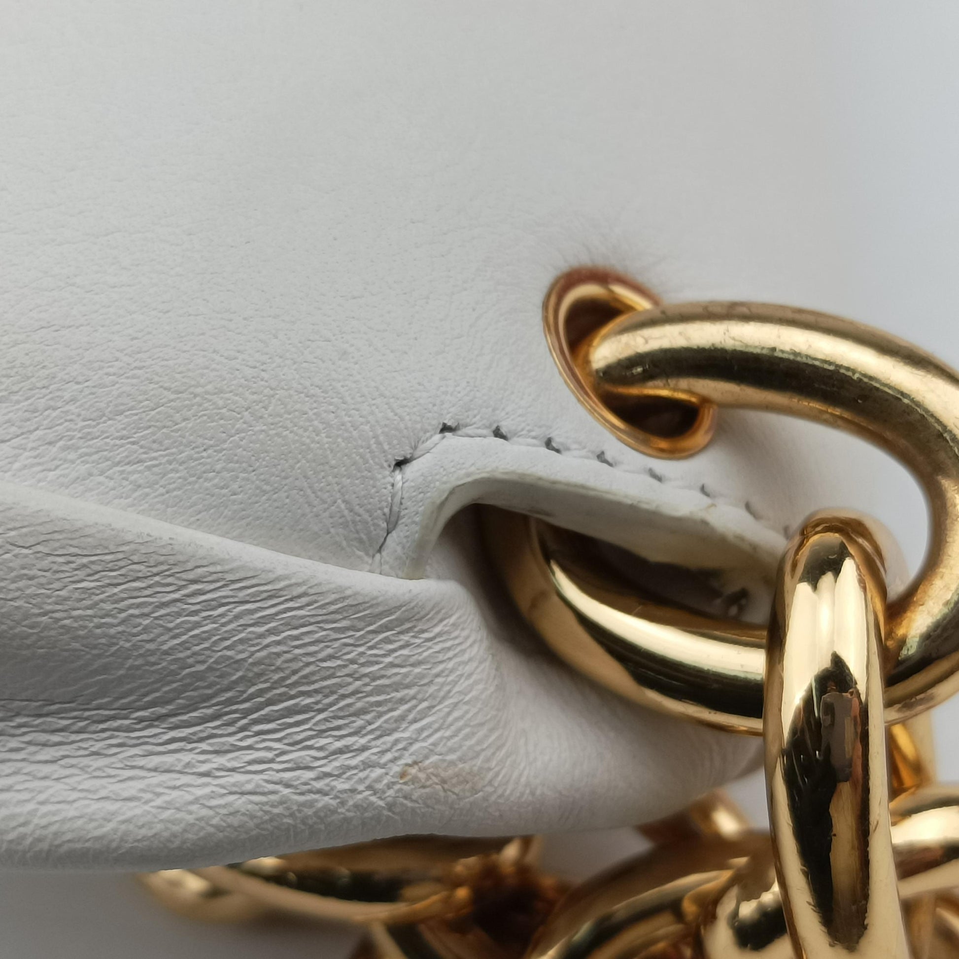 THE Chain Pouch White lambskin P01462617F IC Chipザ チェーンポーチ ホワイト ラムスキン P01462617F ICチップ