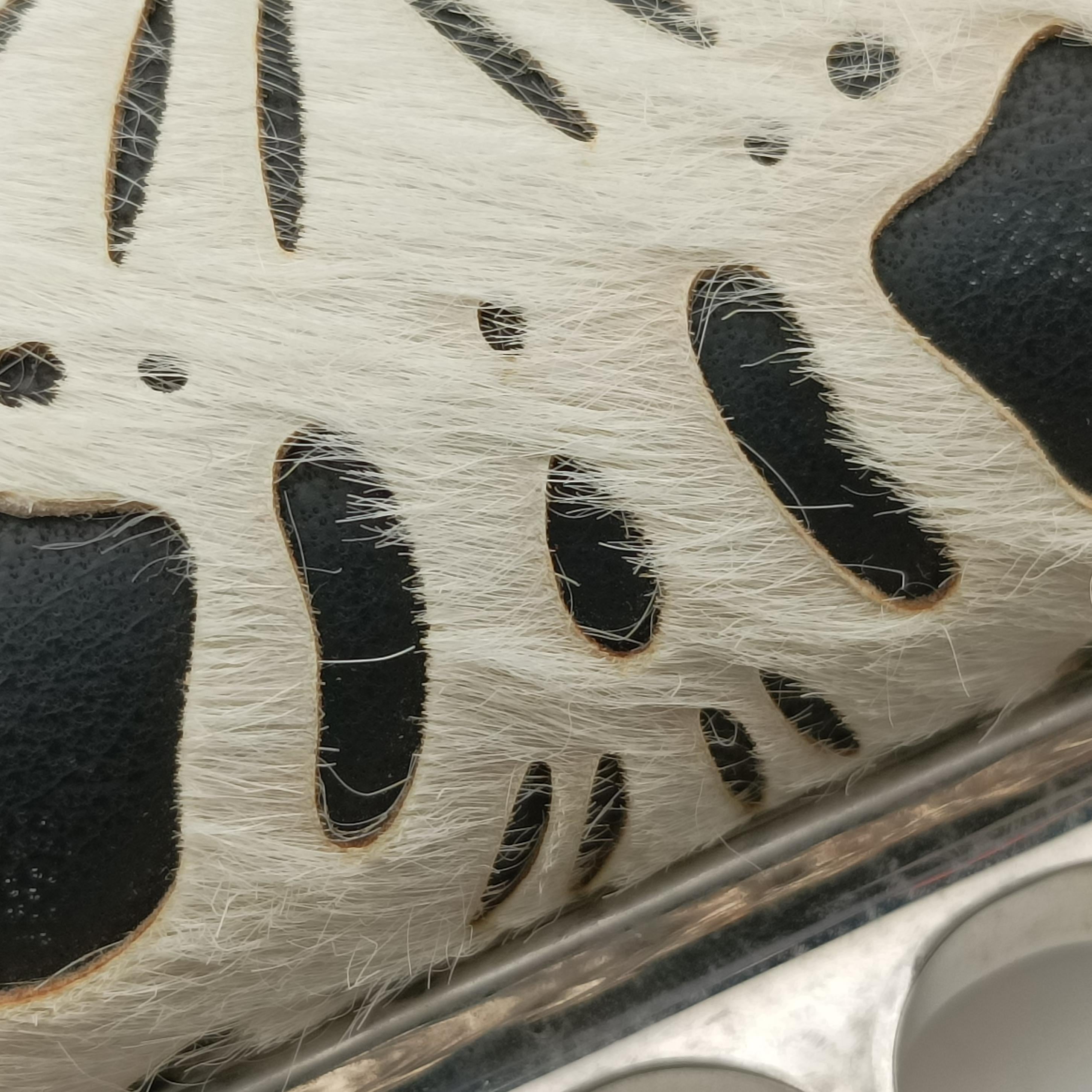 Knuckle Duster Black×white Leather×ponyhair 305048 000926ナックルダスター ブラック×ホワイト レザー×ハラコ 305048 000926