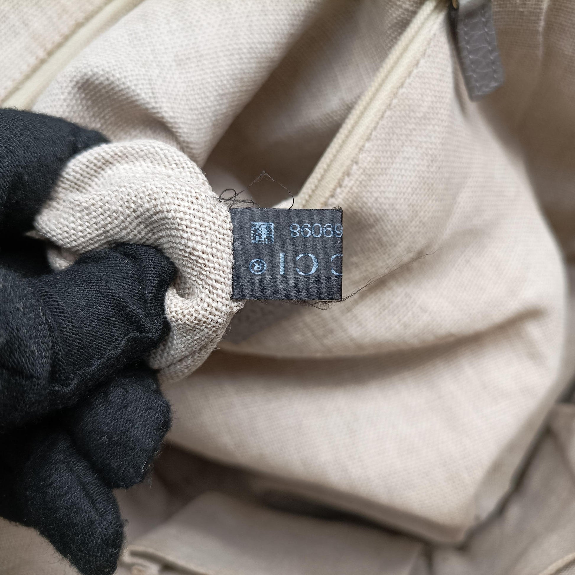 Interlocking G charm Dome Grey Leather 449662 B022469098インターロッキングG チャーム ドーム グレー レザー 449662 B022469098