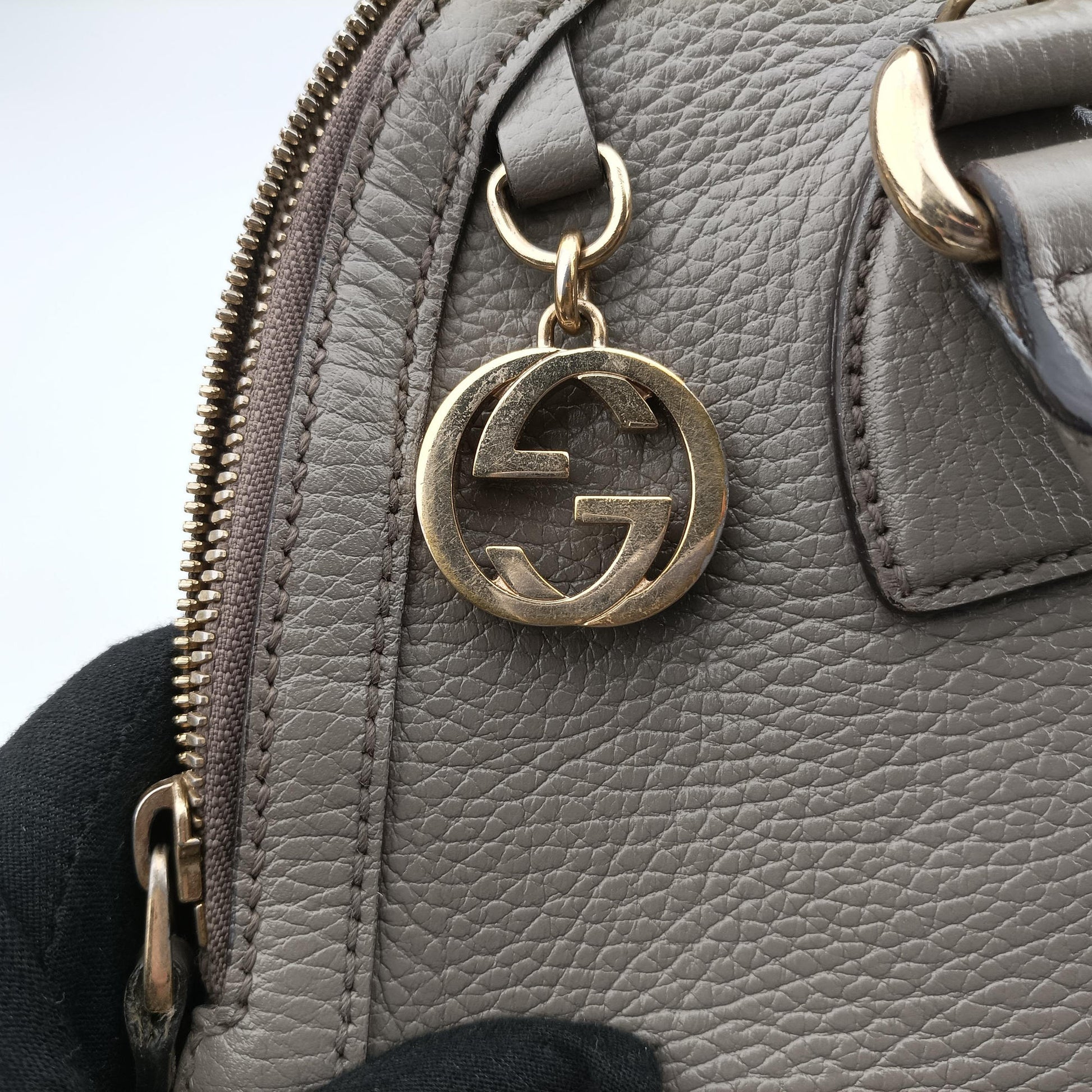 Interlocking G charm Dome Grey Leather 449662 B022469098インターロッキングG チャーム ドーム グレー レザー 449662 B022469098