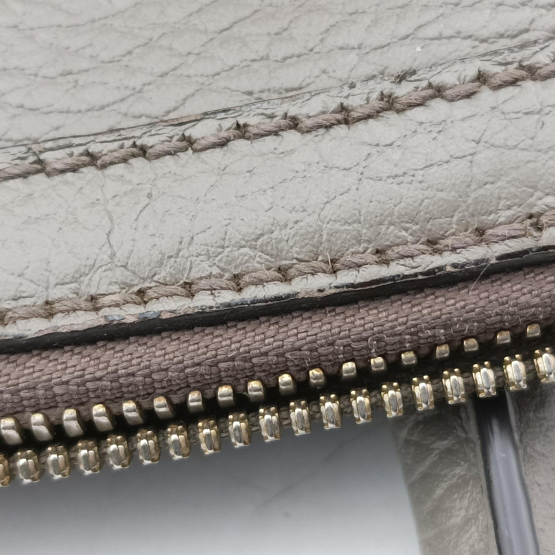 Interlocking G charm Dome Grey Leather 449662 B022469098インターロッキングG チャーム ドーム グレー レザー 449662 B022469098
