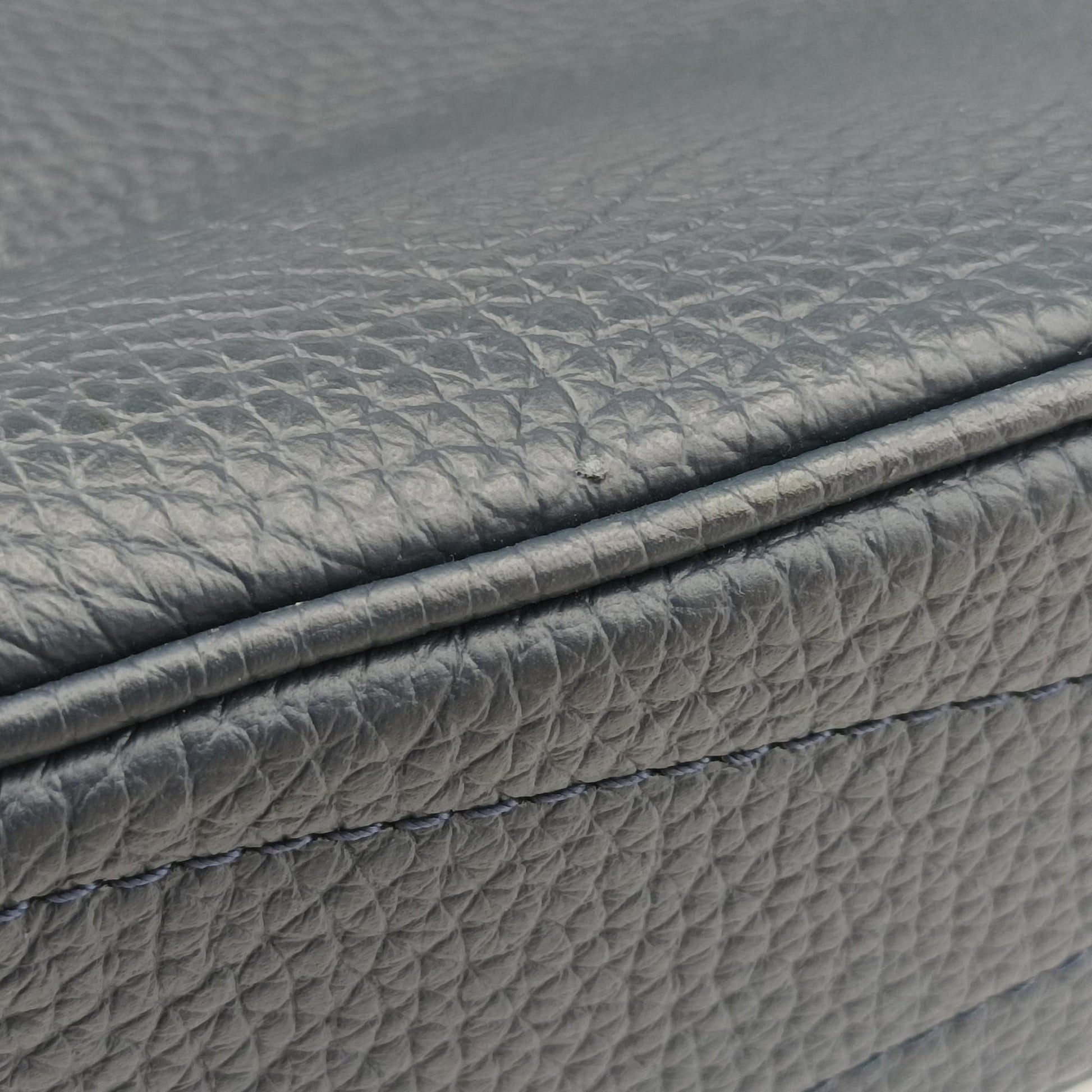 Armand Briefcase MM NAVY Taurillon leather M54380 IC Chipアルマンド ブリーフケース MM ネイビー トリヨンレザー M54380 ICチップ