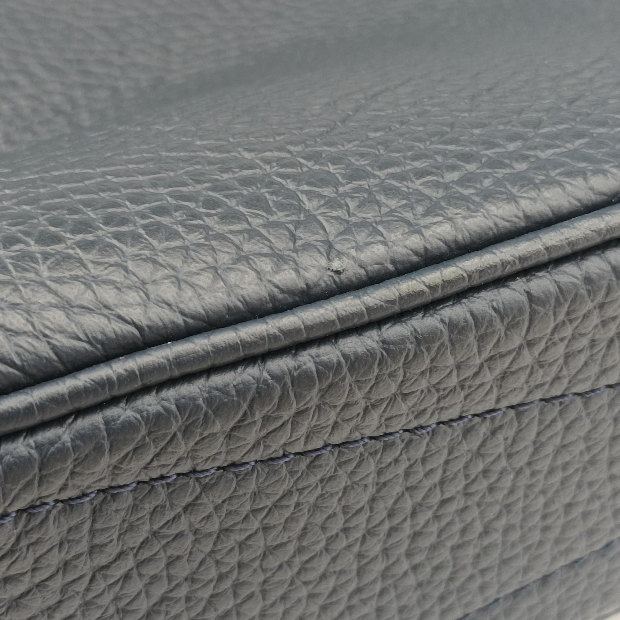 Armand Briefcase MM NAVY Taurillon leather M54380 IC Chipアルマンド ブリーフケース MM ネイビー トリヨンレザー M54380 ICチップ