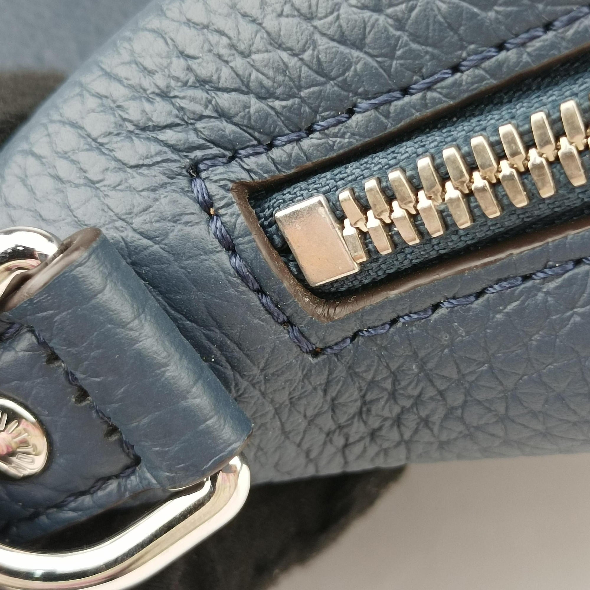 Armand Briefcase MM NAVY Taurillon leather M54380 IC Chipアルマンド ブリーフケース MM ネイビー トリヨンレザー M54380 ICチップ