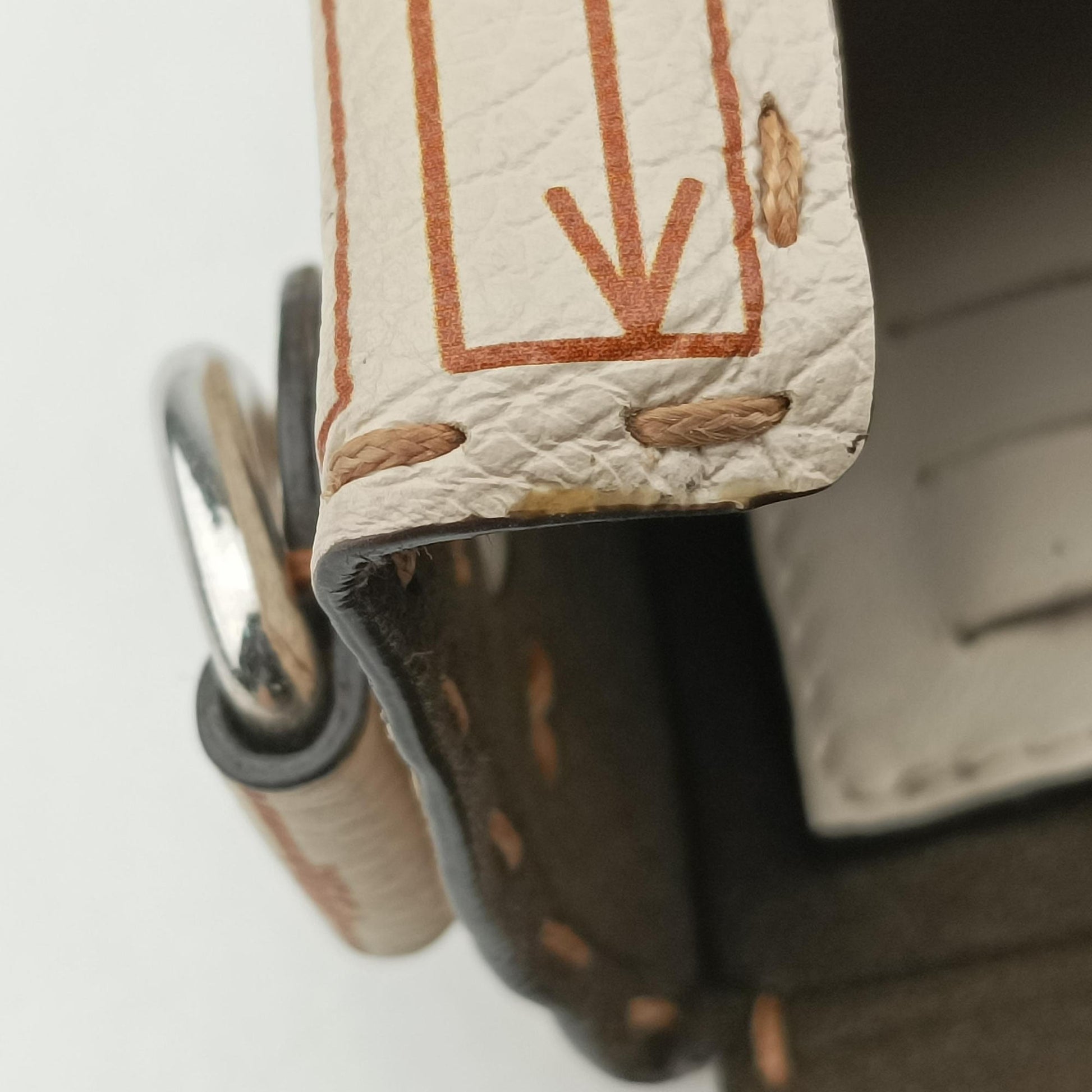 Soft Trunk Beige Leather 7VA565 7VA565-ARAV-248-10429ソフトトランク  ベージュ レザー 7VA565 7VA565-ARAV-248-10429