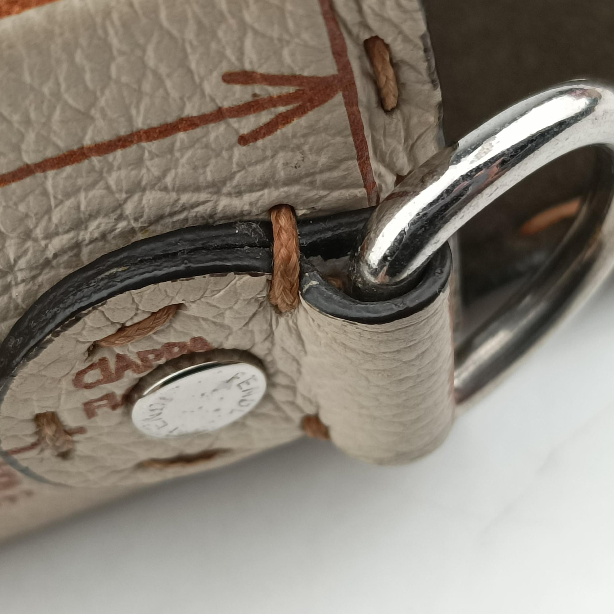Soft Trunk Beige Leather 7VA565 7VA565-ARAV-248-10429ソフトトランク  ベージュ レザー 7VA565 7VA565-ARAV-248-10429