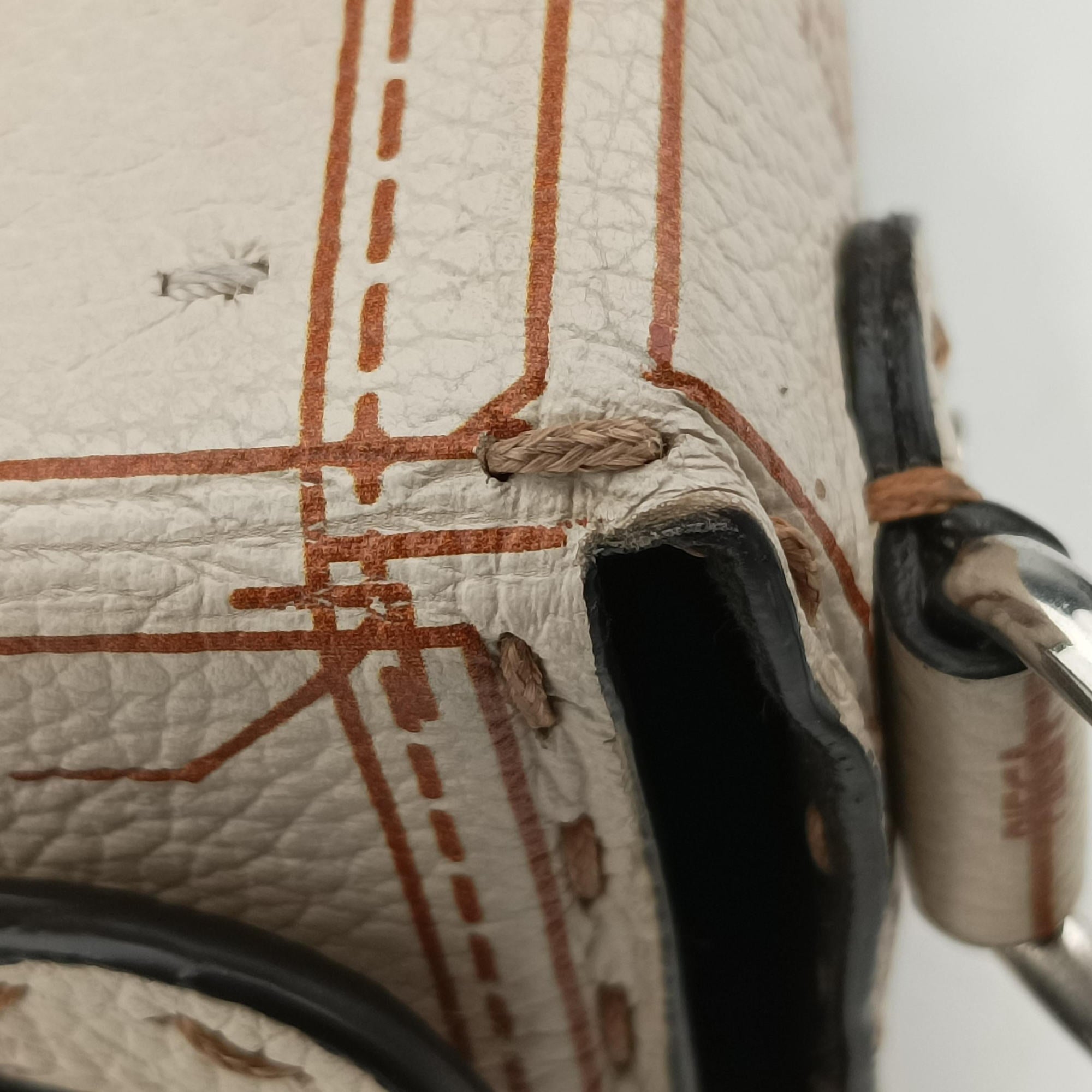 Soft Trunk Beige Leather 7VA565 7VA565-ARAV-248-10429ソフトトランク  ベージュ レザー 7VA565 7VA565-ARAV-248-10429