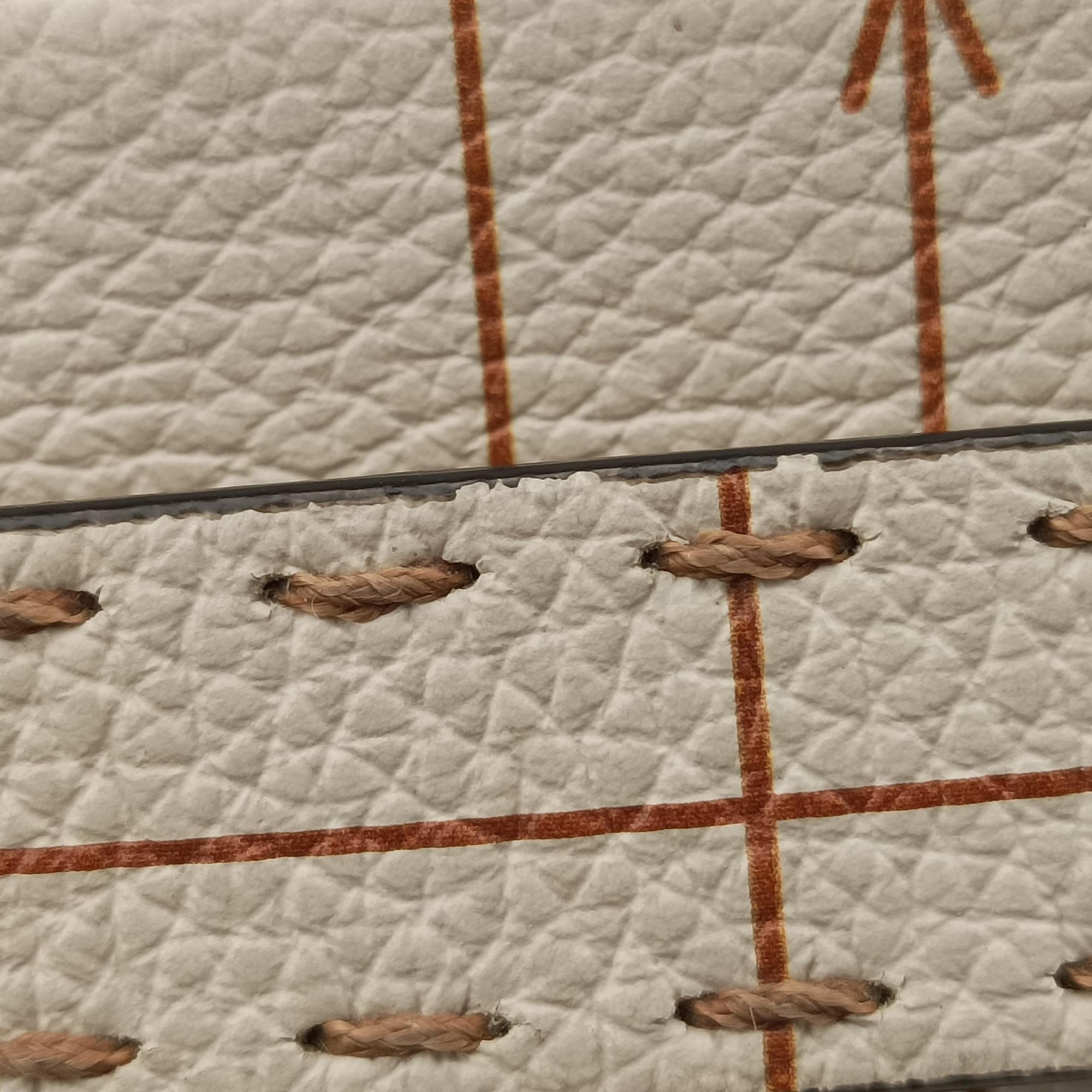 Soft Trunk Beige Leather 7VA565 7VA565-ARAV-248-10429ソフトトランク  ベージュ レザー 7VA565 7VA565-ARAV-248-10429