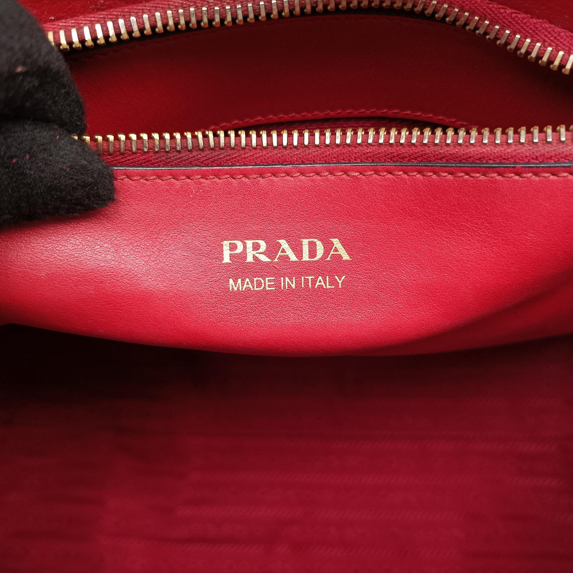 Cuir Monochrome Red SAFFIANO　Leather 1BA155 59キュイール モノクローム レッド サフィアーノレザー 1BA155 59