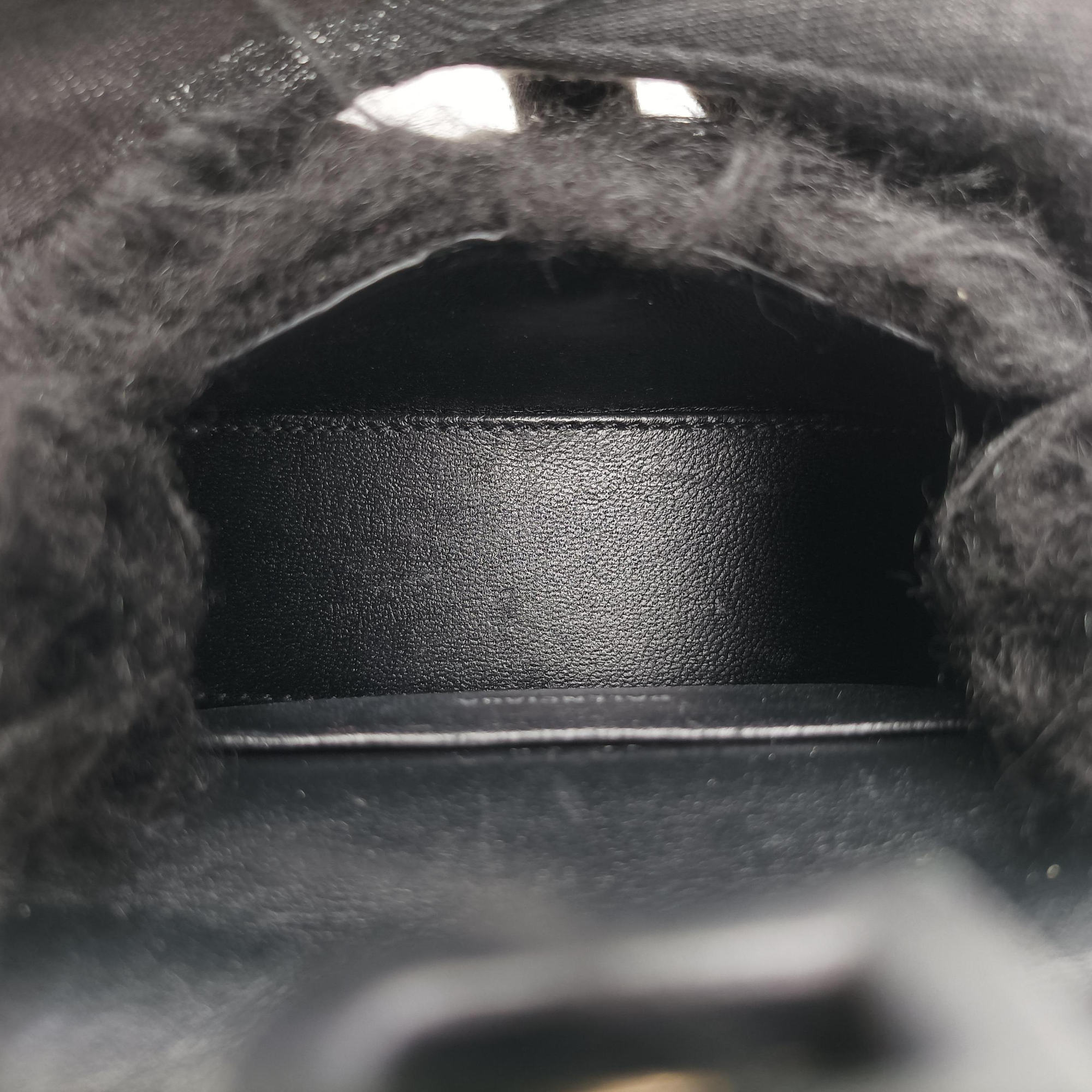 Hourglass Black Faux fur 676933.1000.S.1317アワーグラス ブラック フェイクファー 676933.1000.S.1317