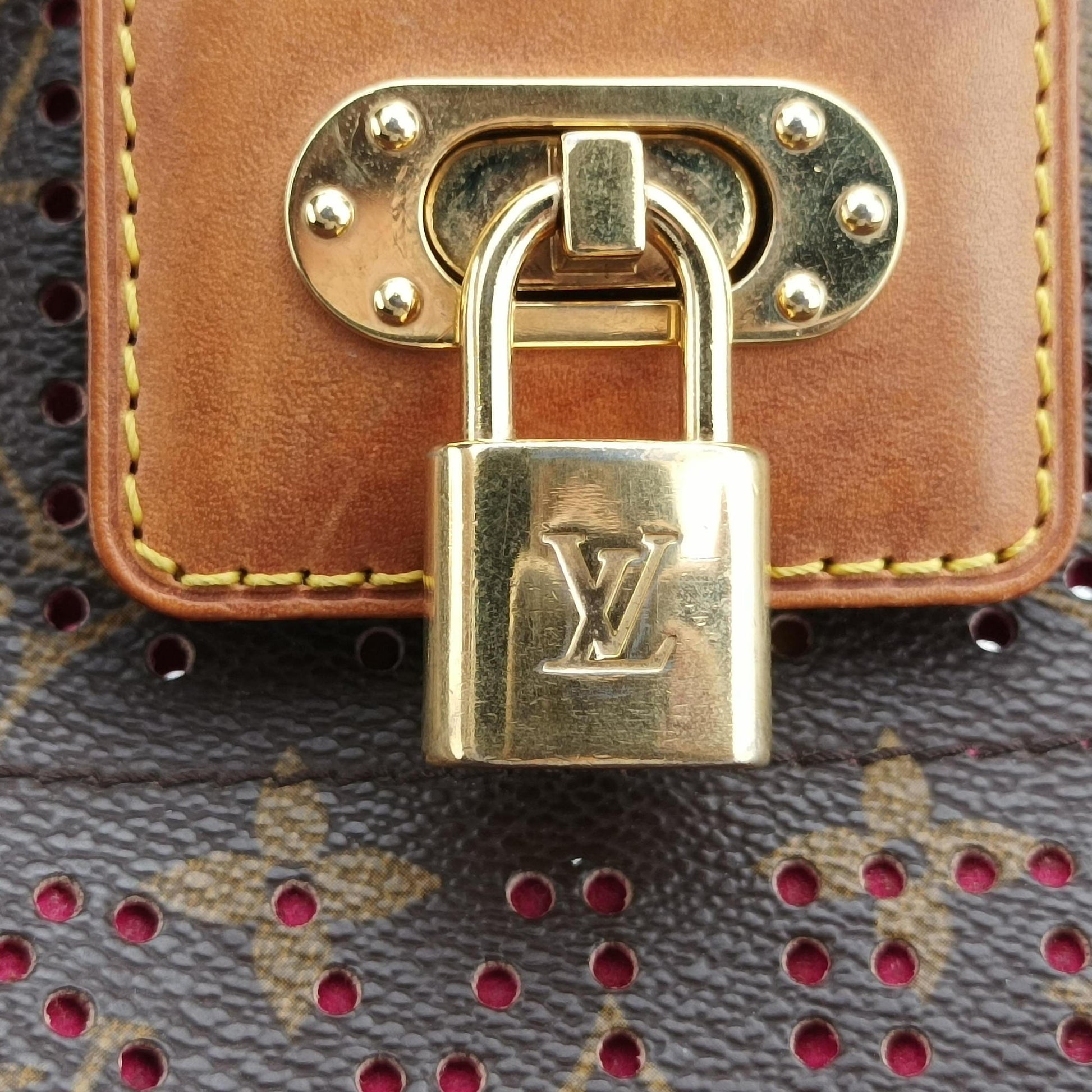 Musette brown×FUCHSIA Monogram Perforated M95172 TH0059ミュゼット モノグラム/ブラウン×フューシャ モノグラム ペルフォ M95172 TH0059
