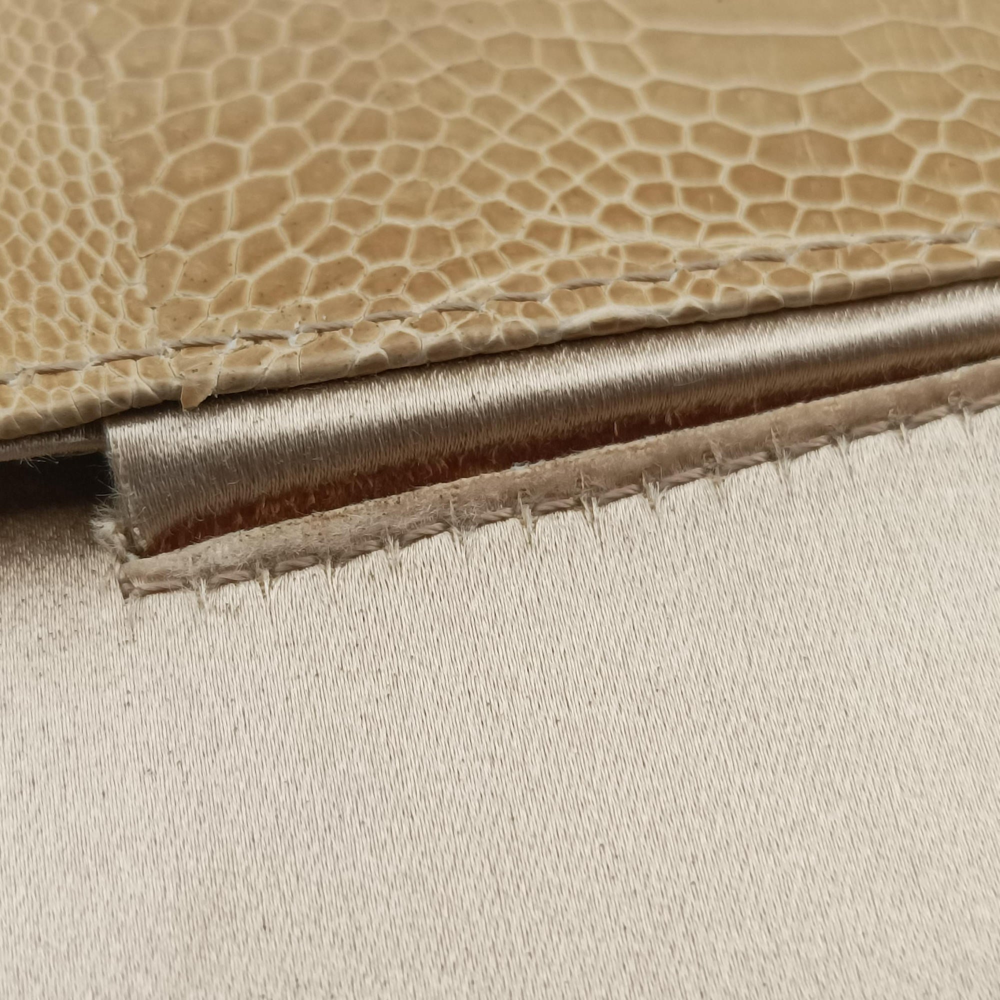 Square Flap Beige silk×leather 831507 83150790982スクエアフラップ ベージュ シルク×レザー 831507 83150790982