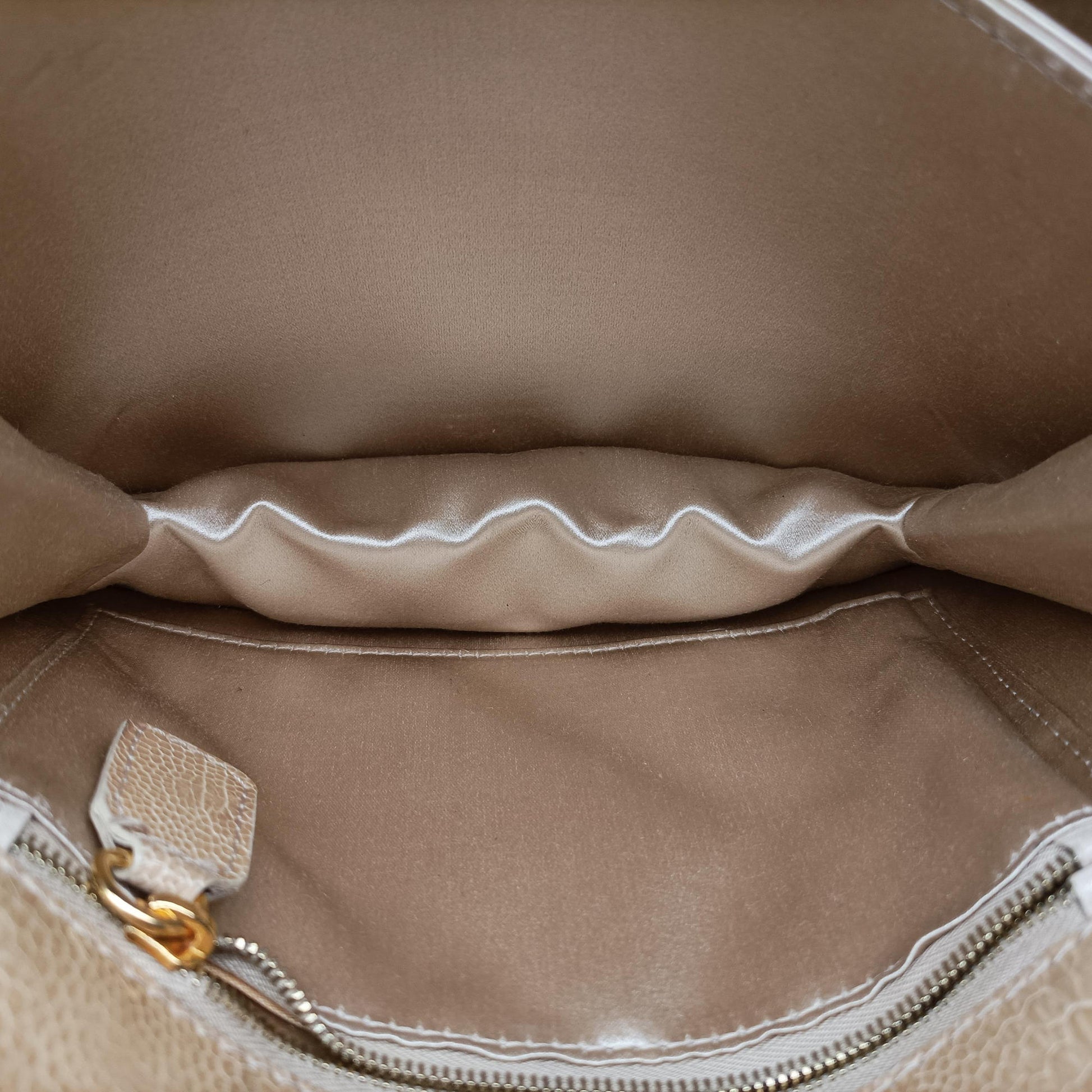 Square Flap Beige silk×leather 831507 83150790982スクエアフラップ ベージュ シルク×レザー 831507 83150790982