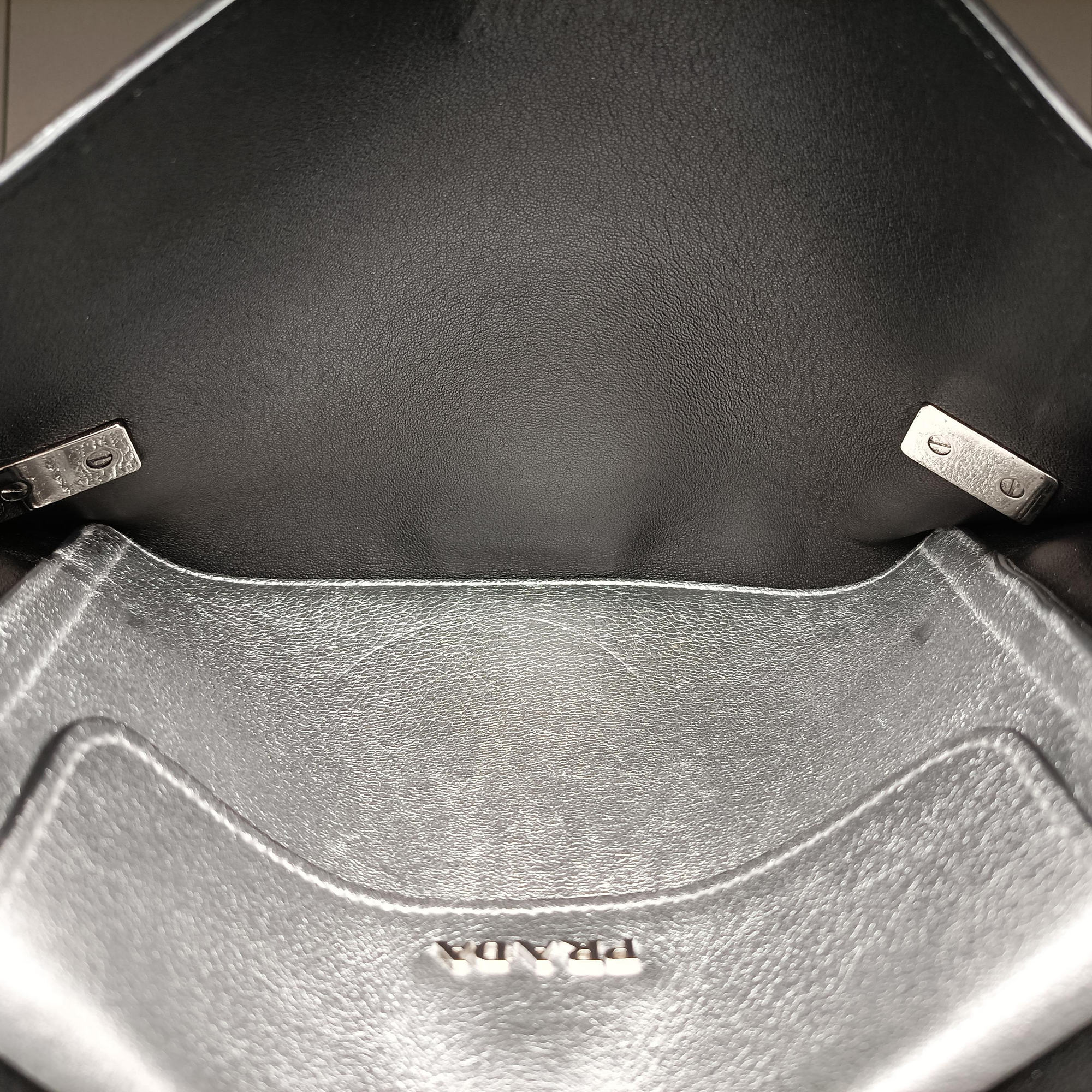 Half Flap Double Turn Lock Silver Leather 25ハーフフラップダブルターンロック シルバー レザー　 25