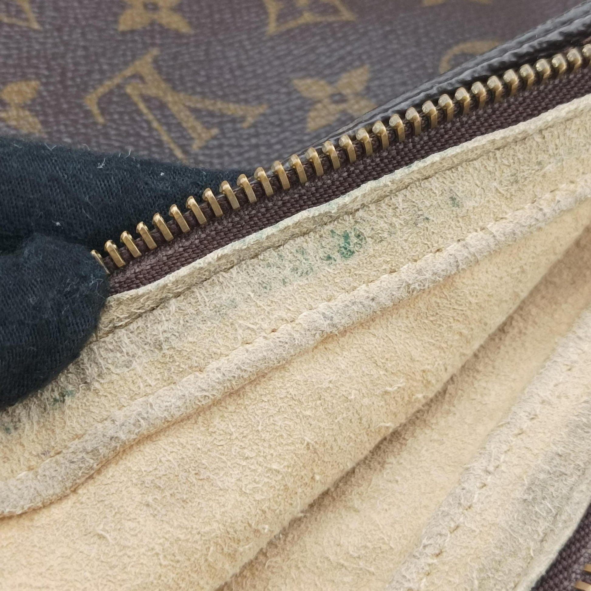 LOOPING GM Brown Monogram Canvas M51145 DU0091ルーピング GM モノグラム/ブラウン モノグラムキャンバス M51145 DU0091