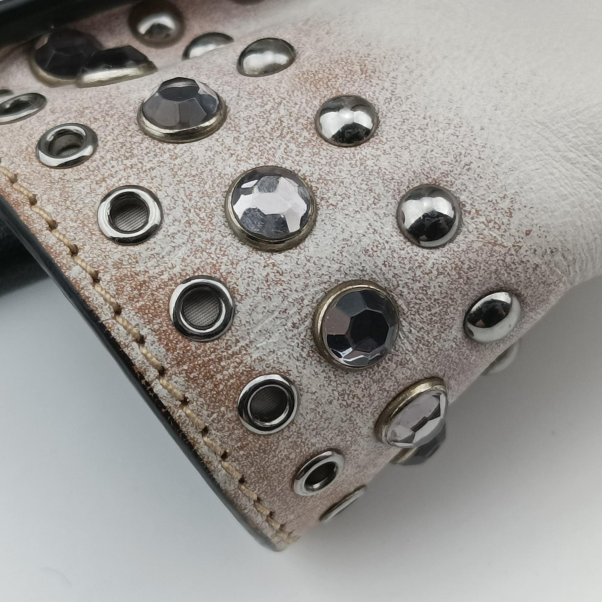 Vitello Vintage Studded Sound White Leather 110ヴィテッロ ヴィンテージ スタッデッド サウンド ホワイト レザー 110