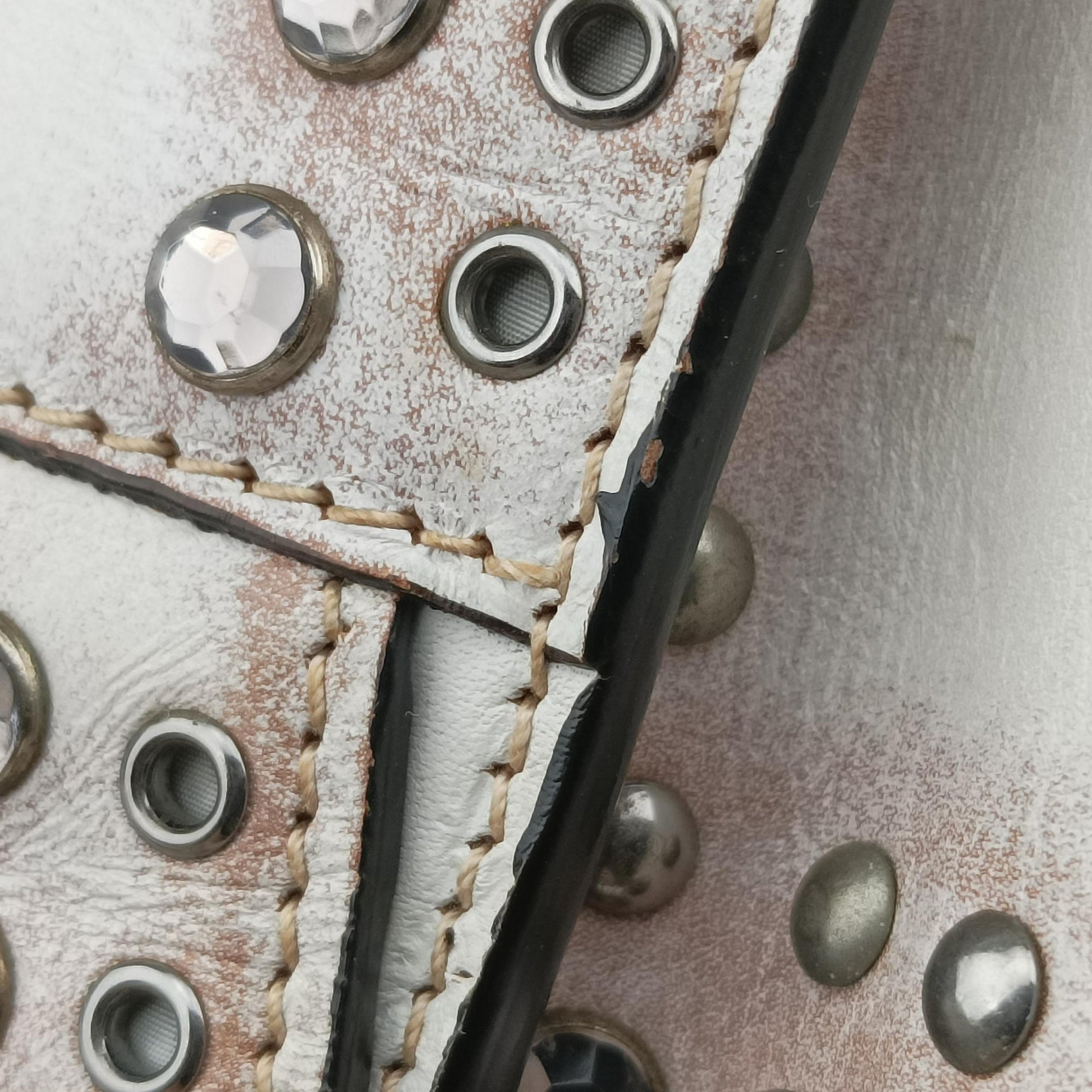 Vitello Vintage Studded Sound White Leather 110ヴィテッロ ヴィンテージ スタッデッド サウンド ホワイト レザー 110