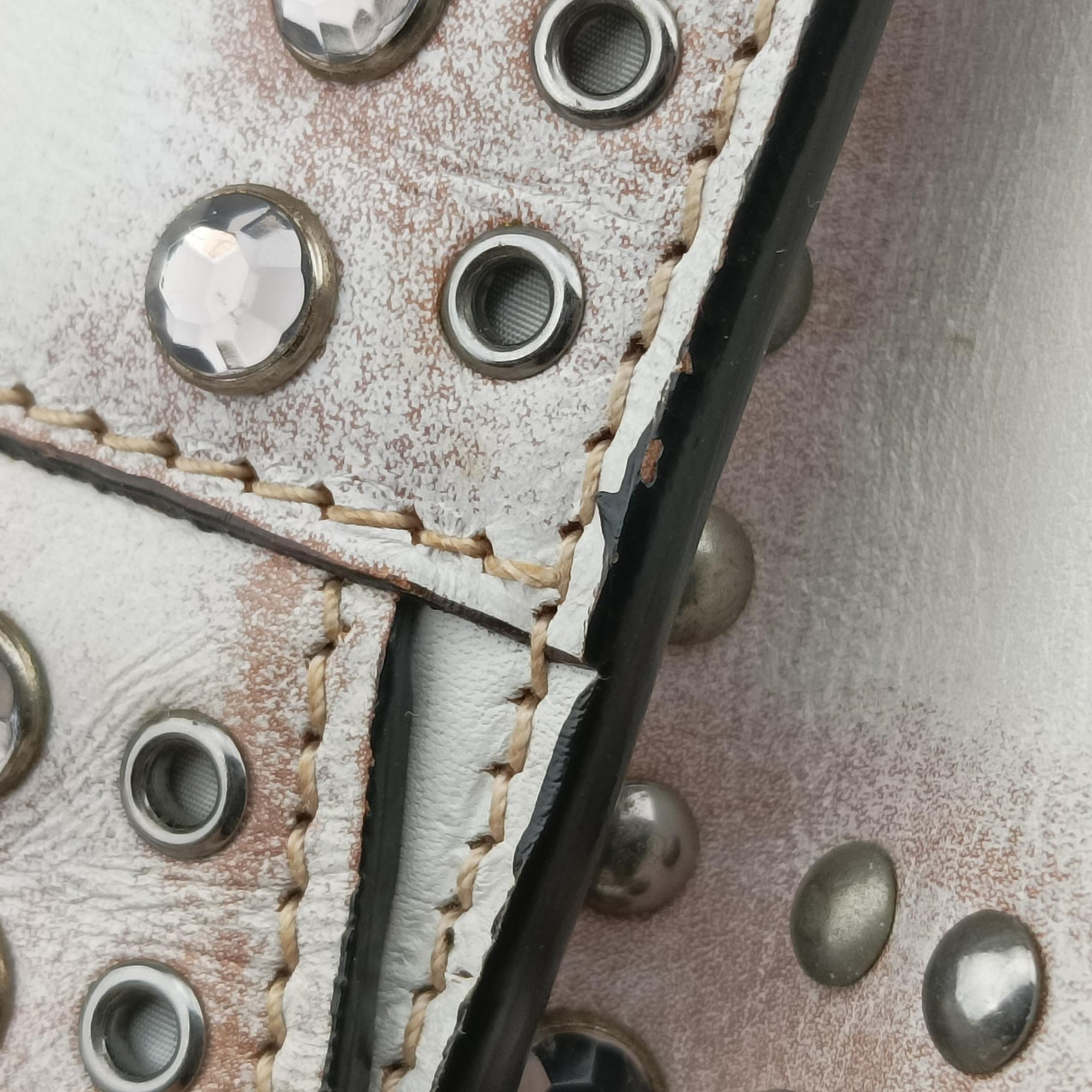 Vitello Vintage Studded Sound White Leather 110ヴィテッロ ヴィンテージ スタッデッド サウンド ホワイト レザー 110