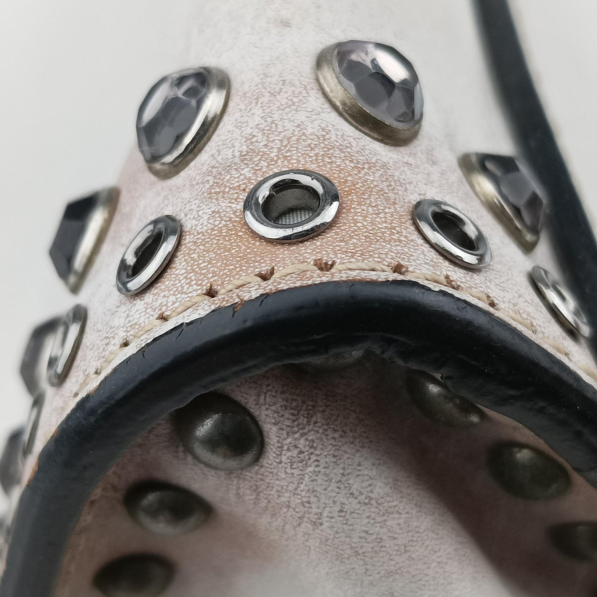 Vitello Vintage Studded Sound White Leather 110ヴィテッロ ヴィンテージ スタッデッド サウンド ホワイト レザー 110