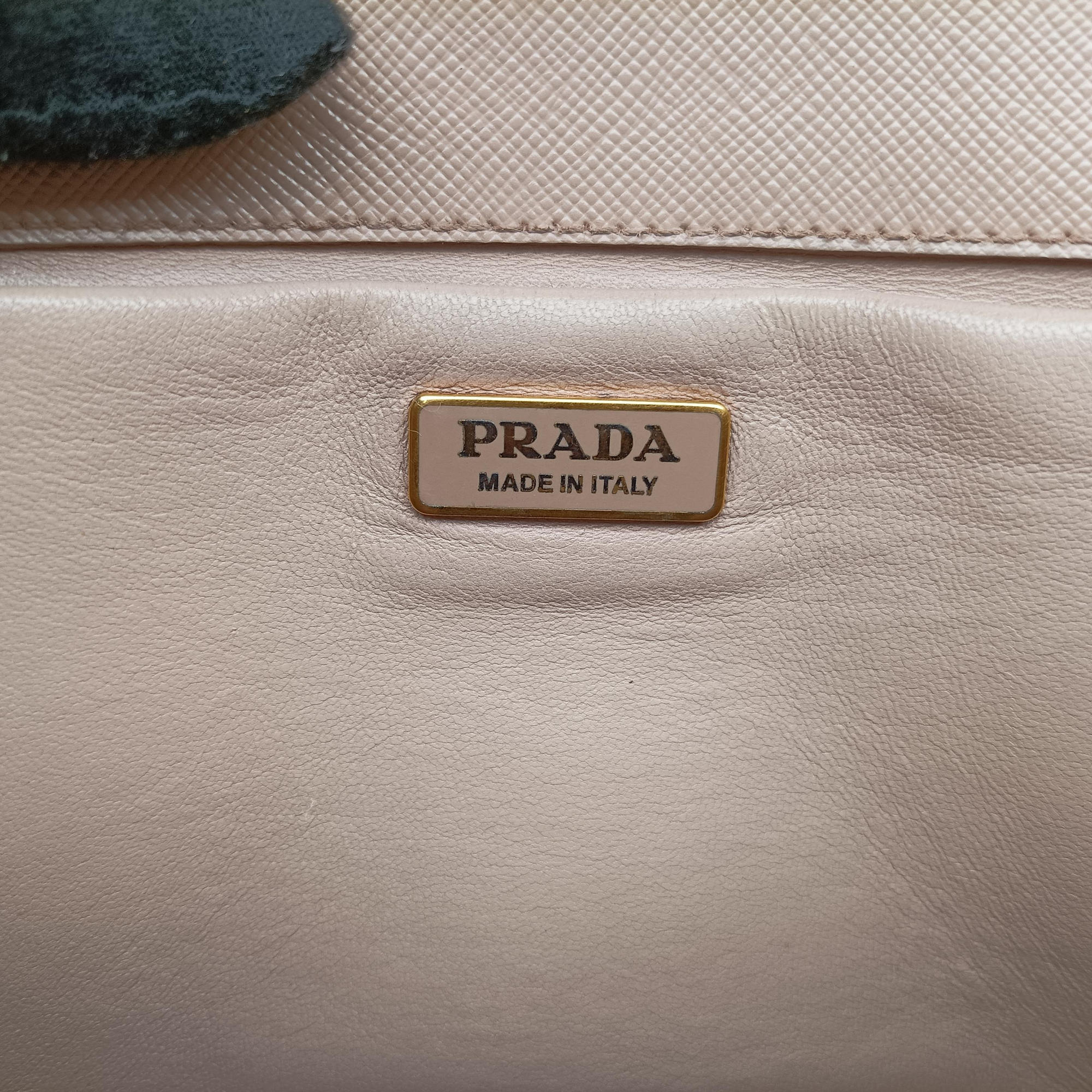 Vitello Diano Pink Saffiano Leather 1DH044 117 Gヴィテッロディアノ ピンク サフィアーノレザー 1DH044 117 G