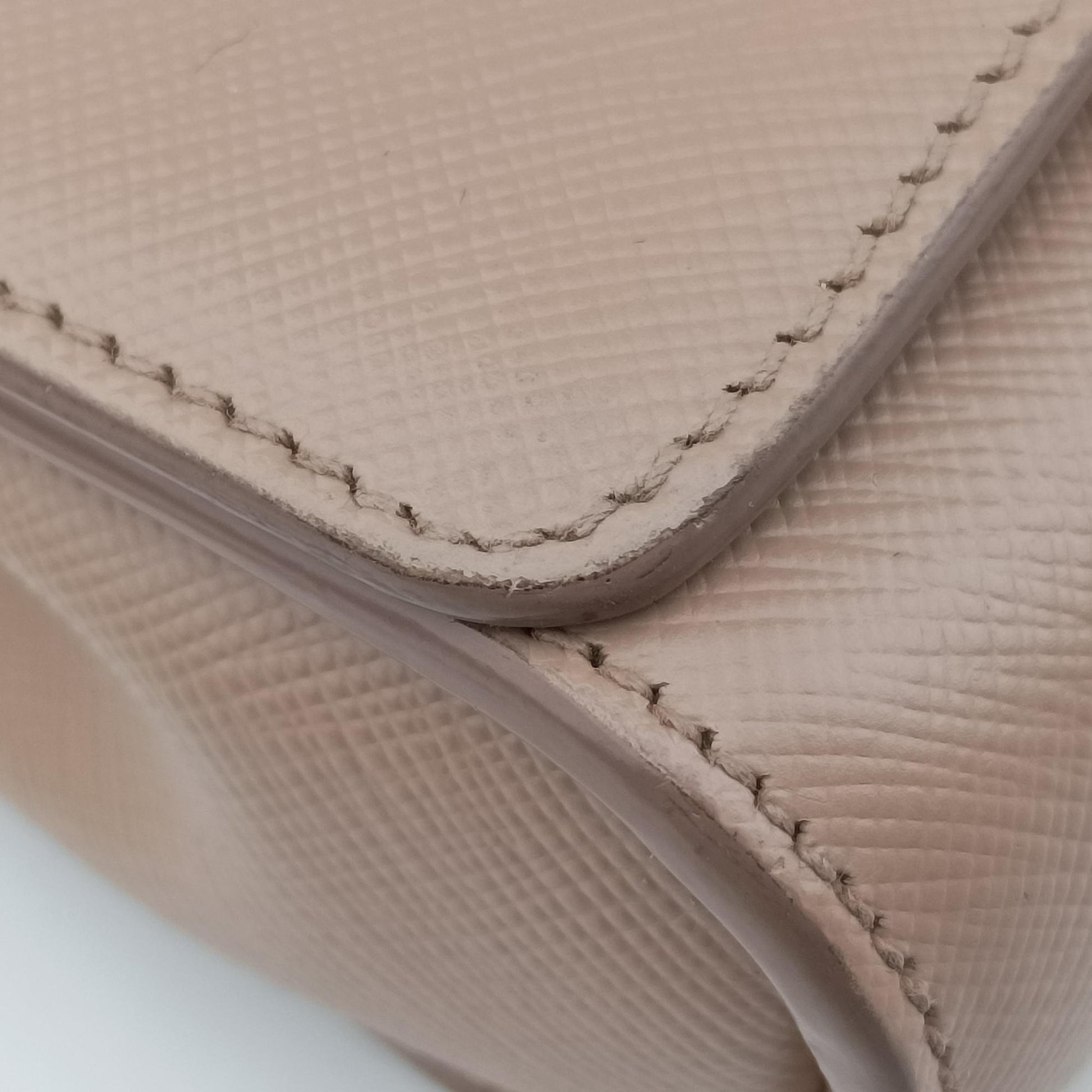 Vitello Diano Pink Saffiano Leather 1DH044 117 Gヴィテッロディアノ ピンク サフィアーノレザー 1DH044 117 G