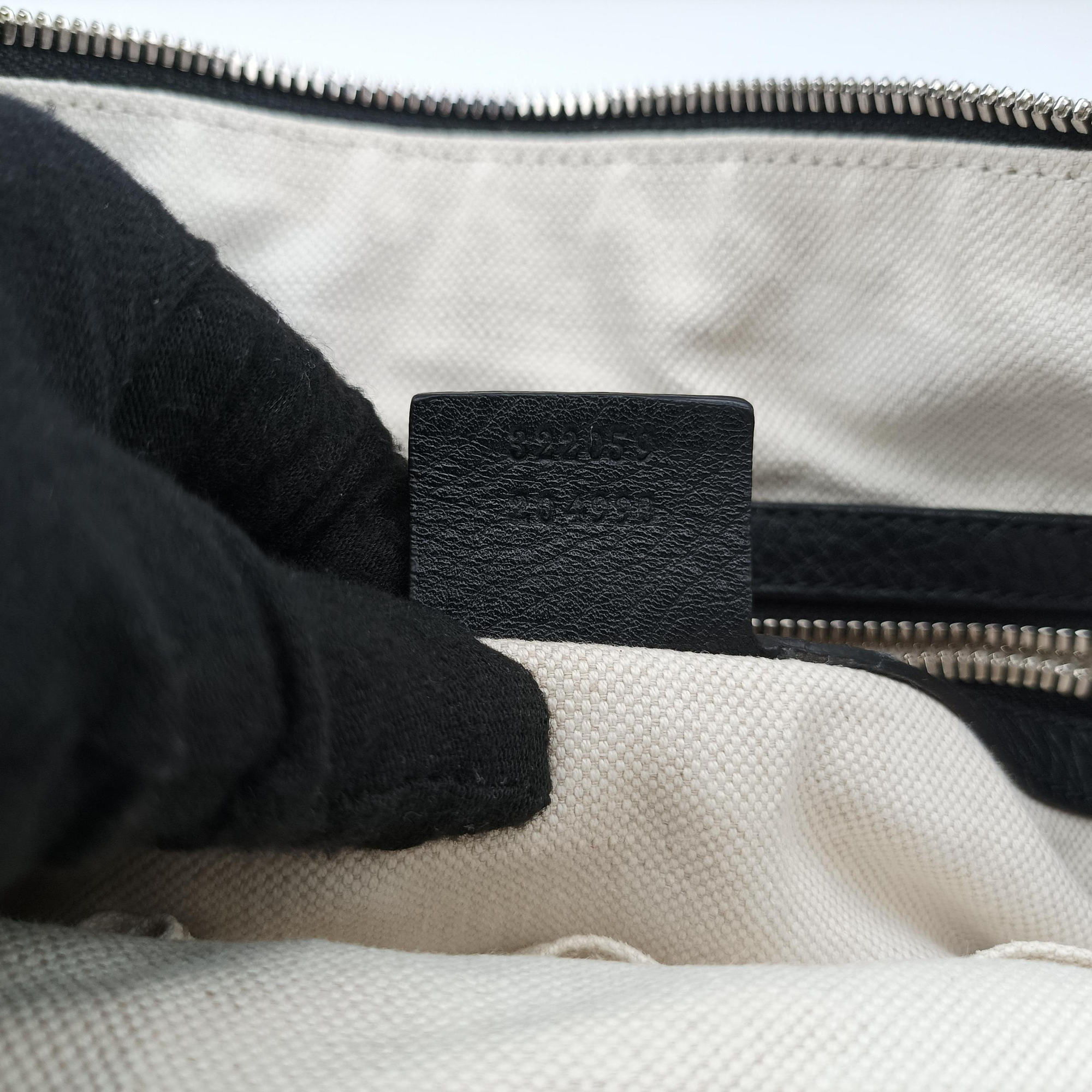 Interlocking G Logo Soho Messenger Black Leather 322059 E014137495インターロッキングG ソーホー メッセンジャー ブラック レザー 322059 E014137495