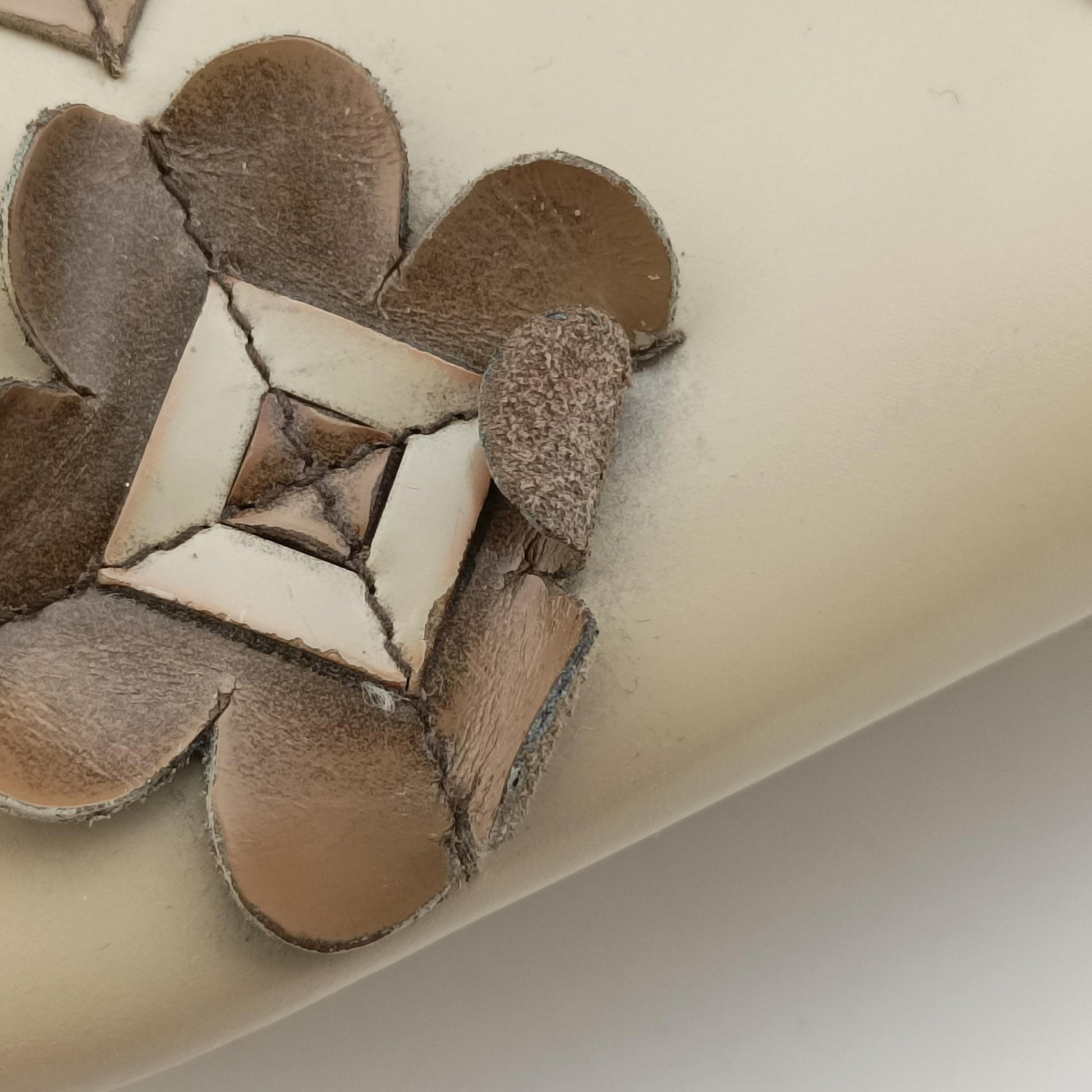 Galleria Flowers Double Zip Beige leather B2274F 117ガレリア フラワーズダブルジップ ベージュ レザー B2274F 117