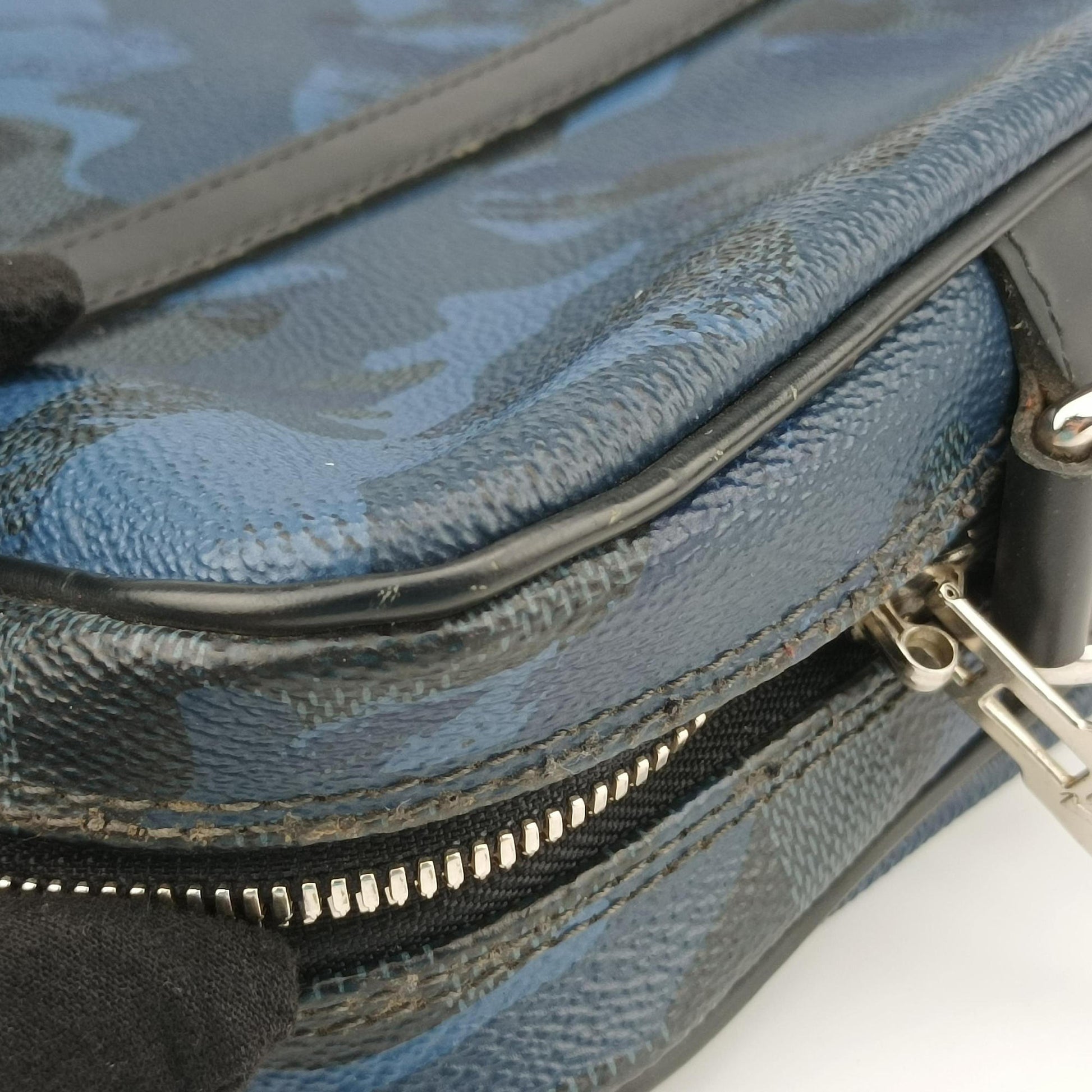 Porte Documents VoyagePM Blue Camouflage Damier Cobalt Canvas N41507 GI1156ポルトドキュマンヴォワヤージュPM ブルー カモフラージュ ダミエ コバルトキャンバス N41507 GI1156