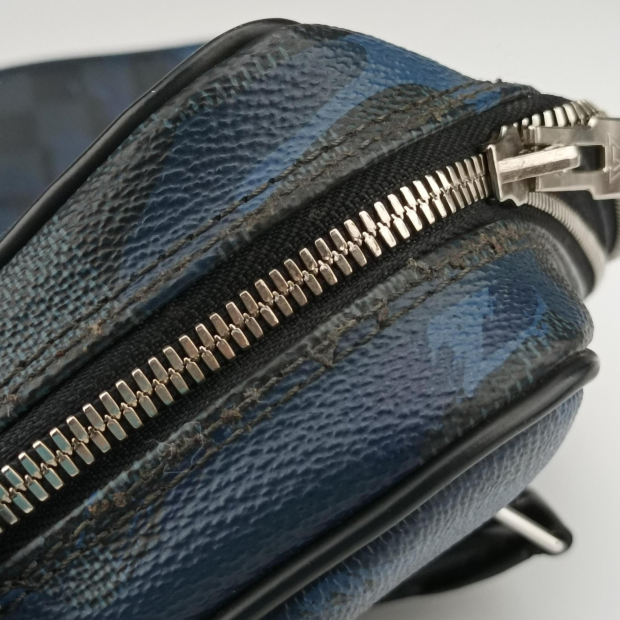 Porte Documents VoyagePM Blue Camouflage Damier Cobalt Canvas N41507 GI1156ポルトドキュマンヴォワヤージュPM ブルー カモフラージュ ダミエ コバルトキャンバス N41507 GI1156