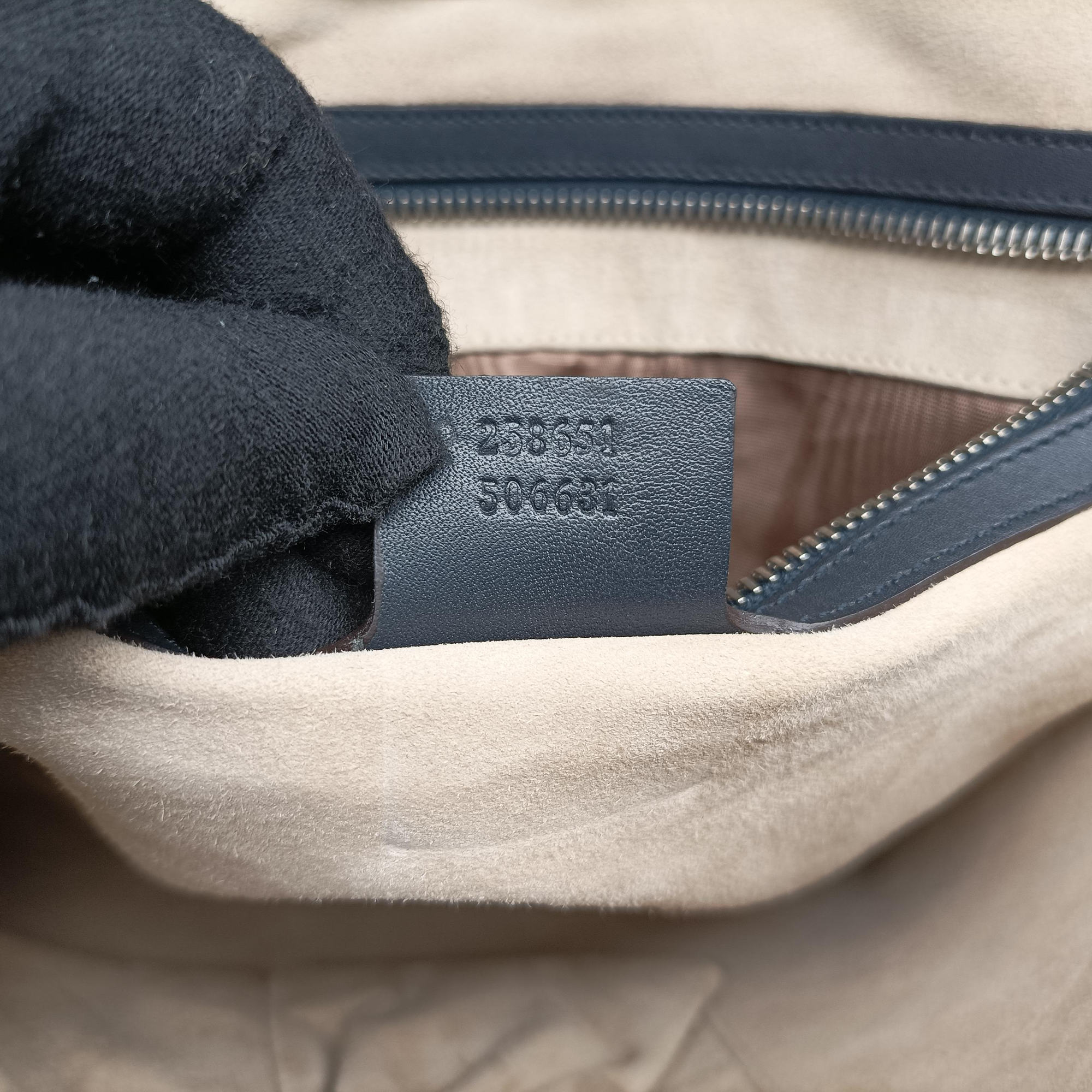 MessengerBlackLeatherH8517592メッセンジャーブラック レザーH8517592