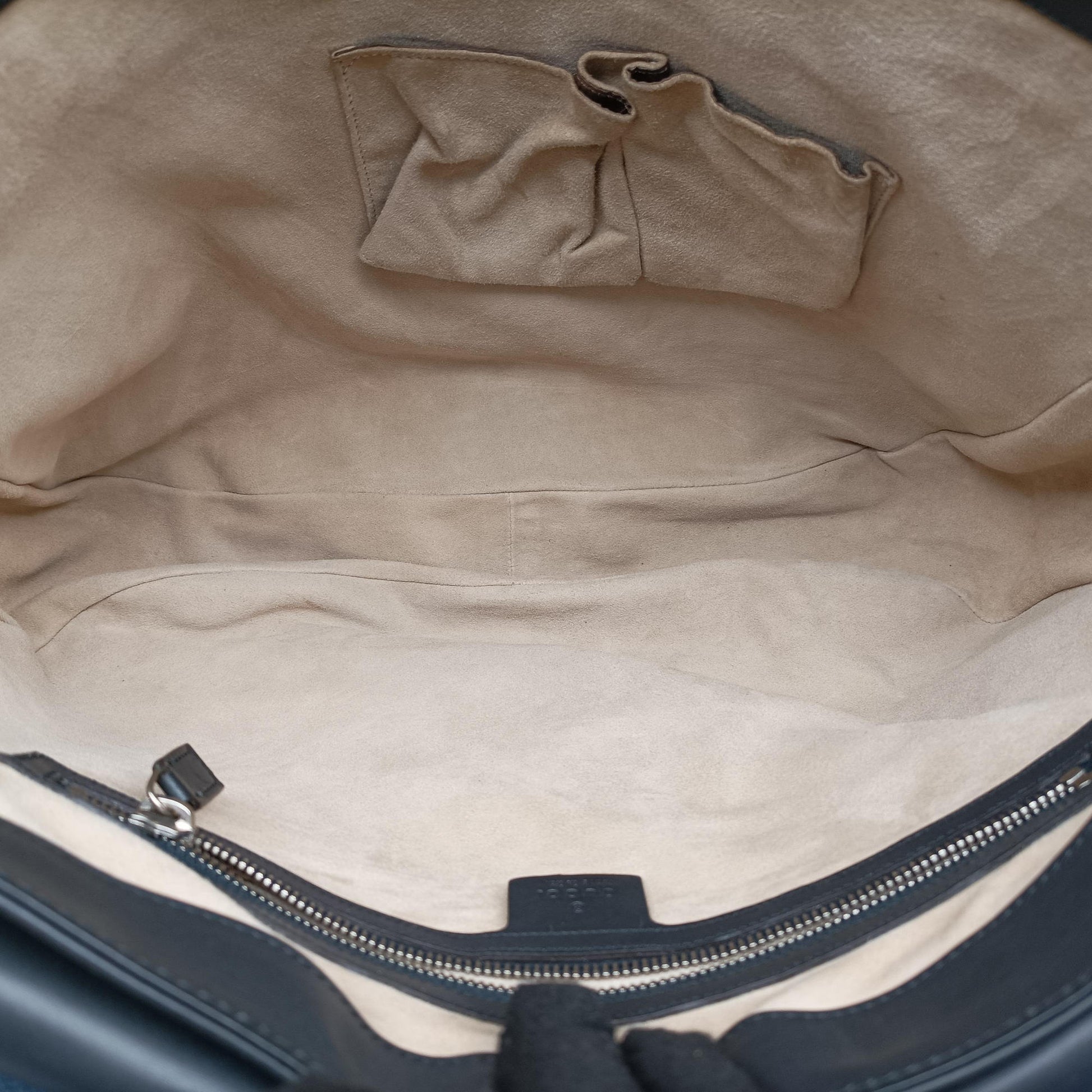 MessengerBlackLeatherH8517592メッセンジャーブラック レザーH8517592