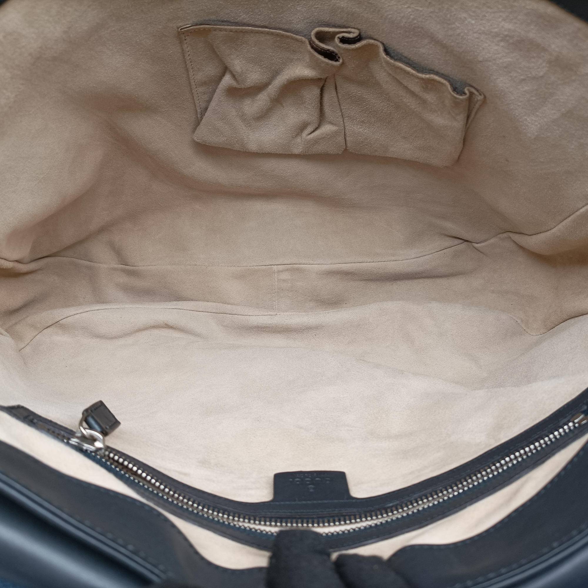MessengerBlackLeatherH8517592メッセンジャーブラック レザーH8517592