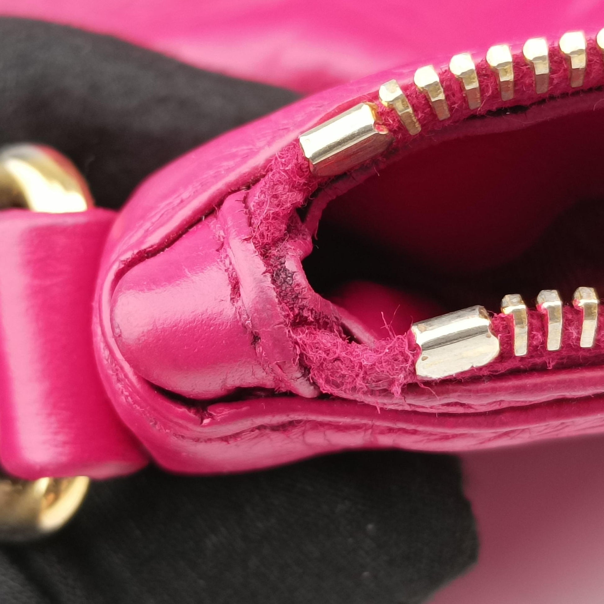 Triangle Logo Plate Rose Leather 180トライアングルロゴプレート ローズ レッド レザー 180