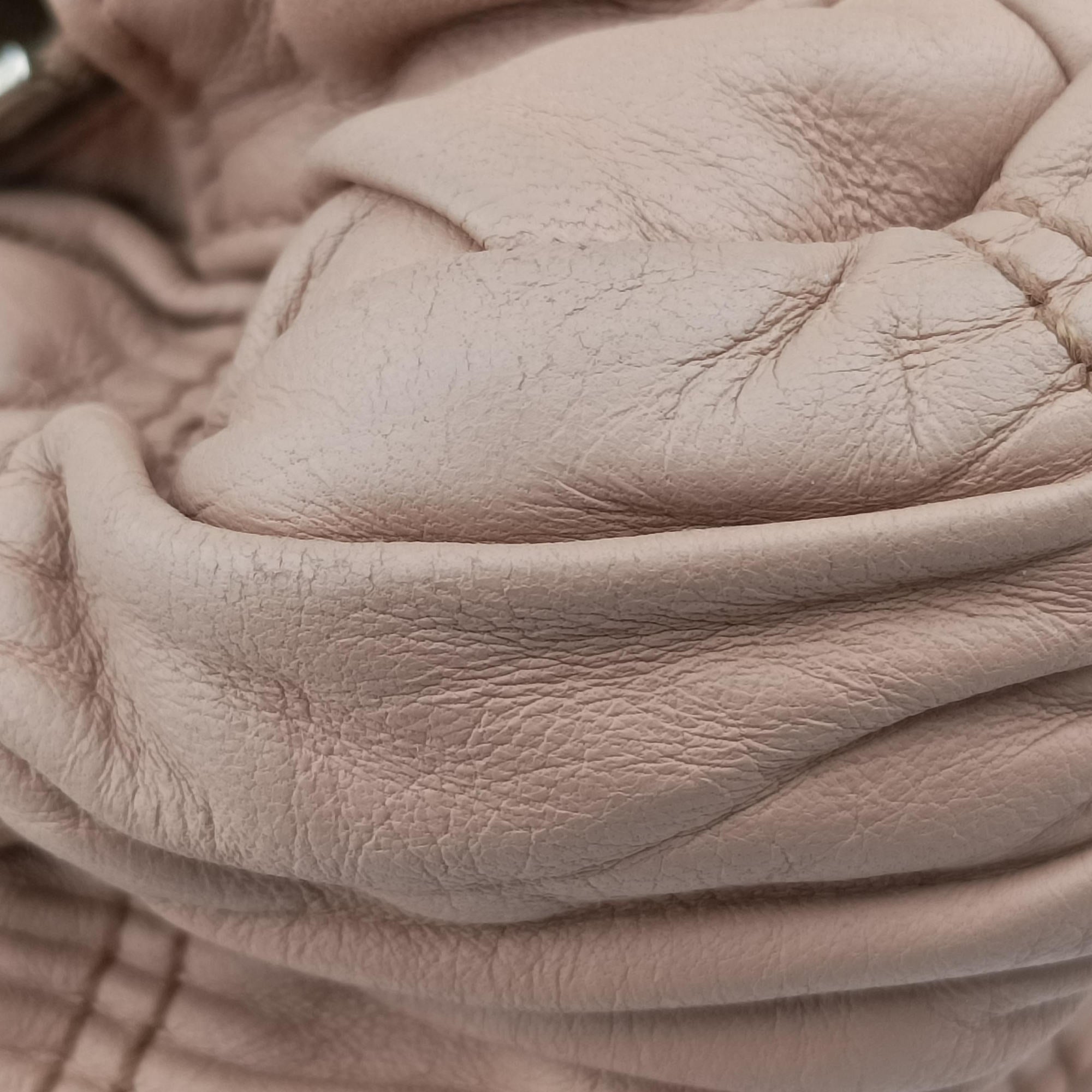 Gaufre Logo Flap Pink Nappa Leather BT0939 7/Qギャザー ロゴフラップ ピンク ナッパレザー BT0939 7/Q