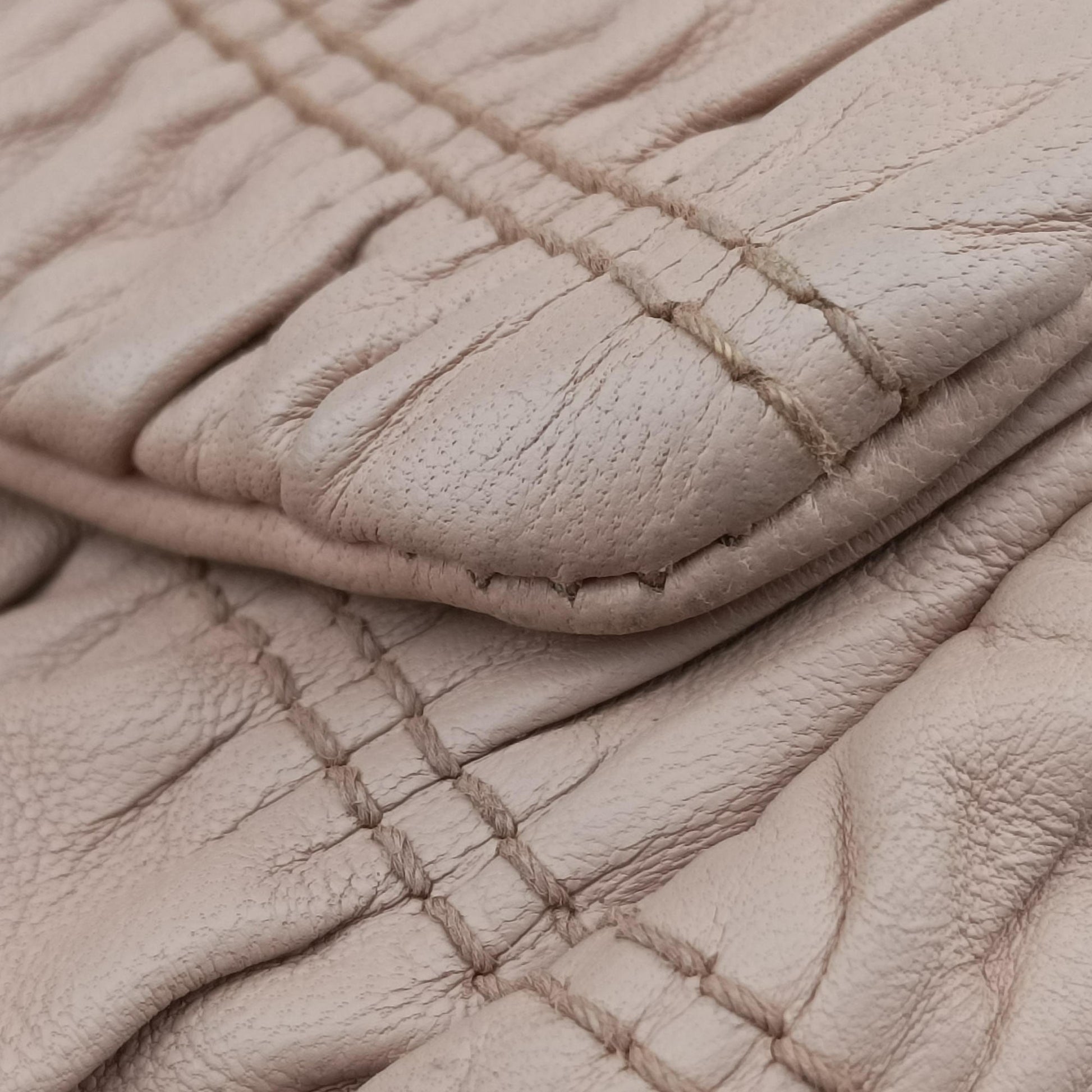 Gaufre Logo Flap Pink Nappa Leather BT0939 7/Qギャザー ロゴフラップ ピンク ナッパレザー BT0939 7/Q