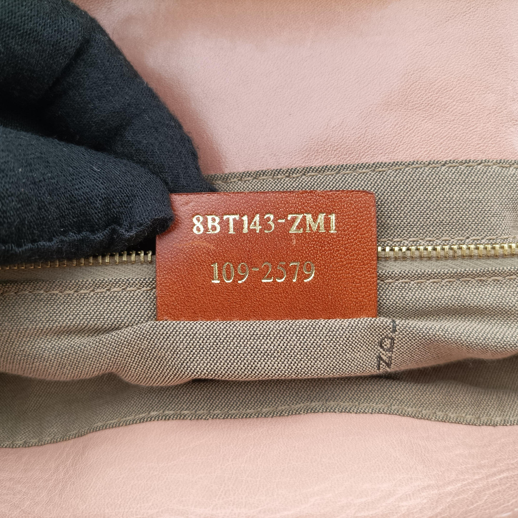 Maxi Baguette Flap Pink Leather 8BT143 8BT143-ZM1 109-2579マキシ バゲット フラップ ピンク レザー 8BT143 8BT143-ZM1 109-2579