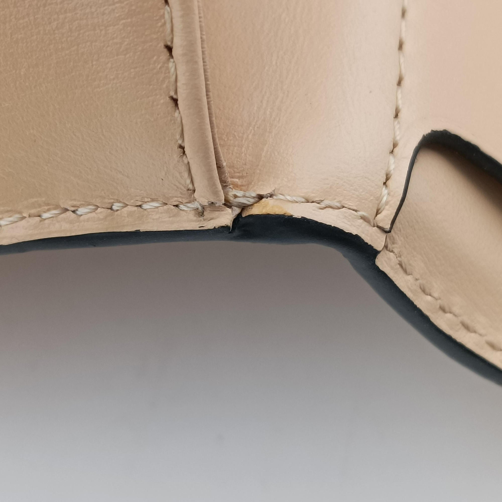 Brillant Beige Leather FO4Hブリリアント ベージュ レザー FO4H