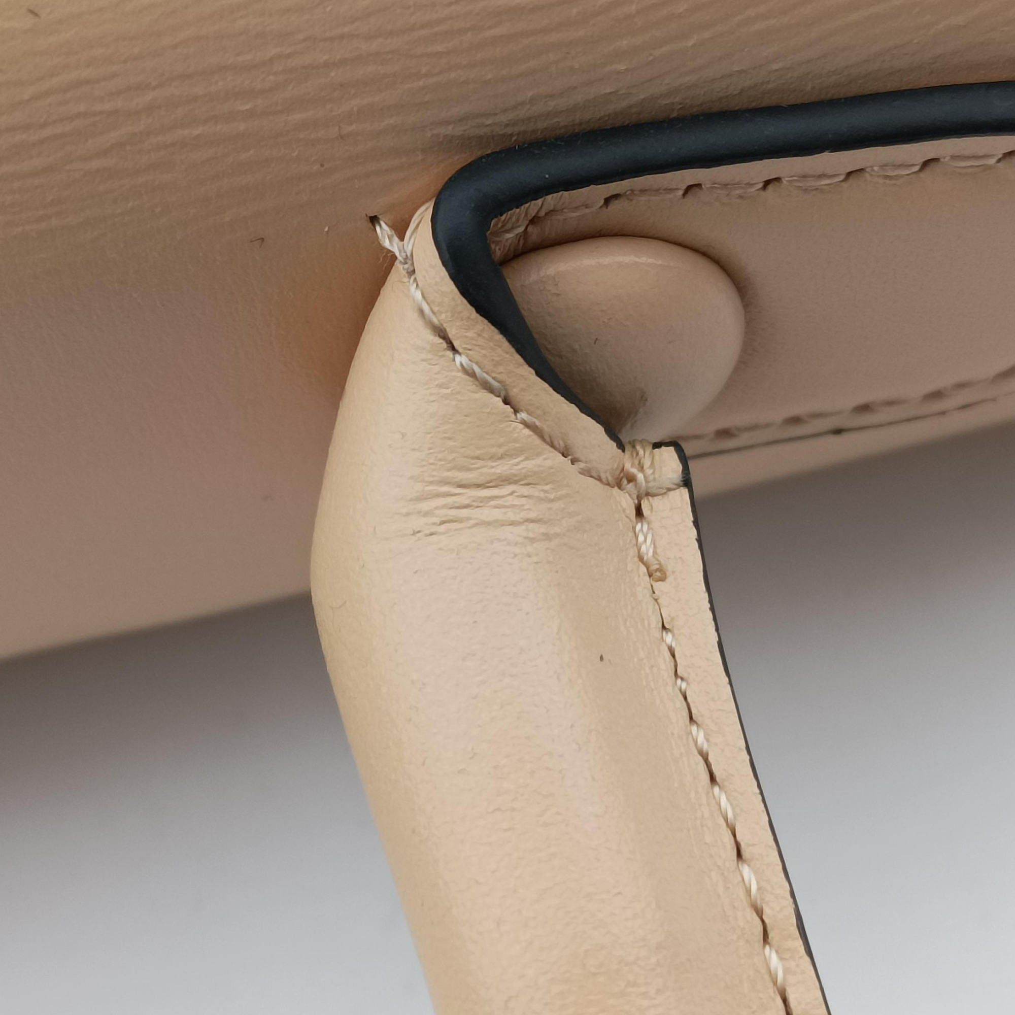 Brillant Beige Leather FO4Hブリリアント ベージュ レザー FO4H