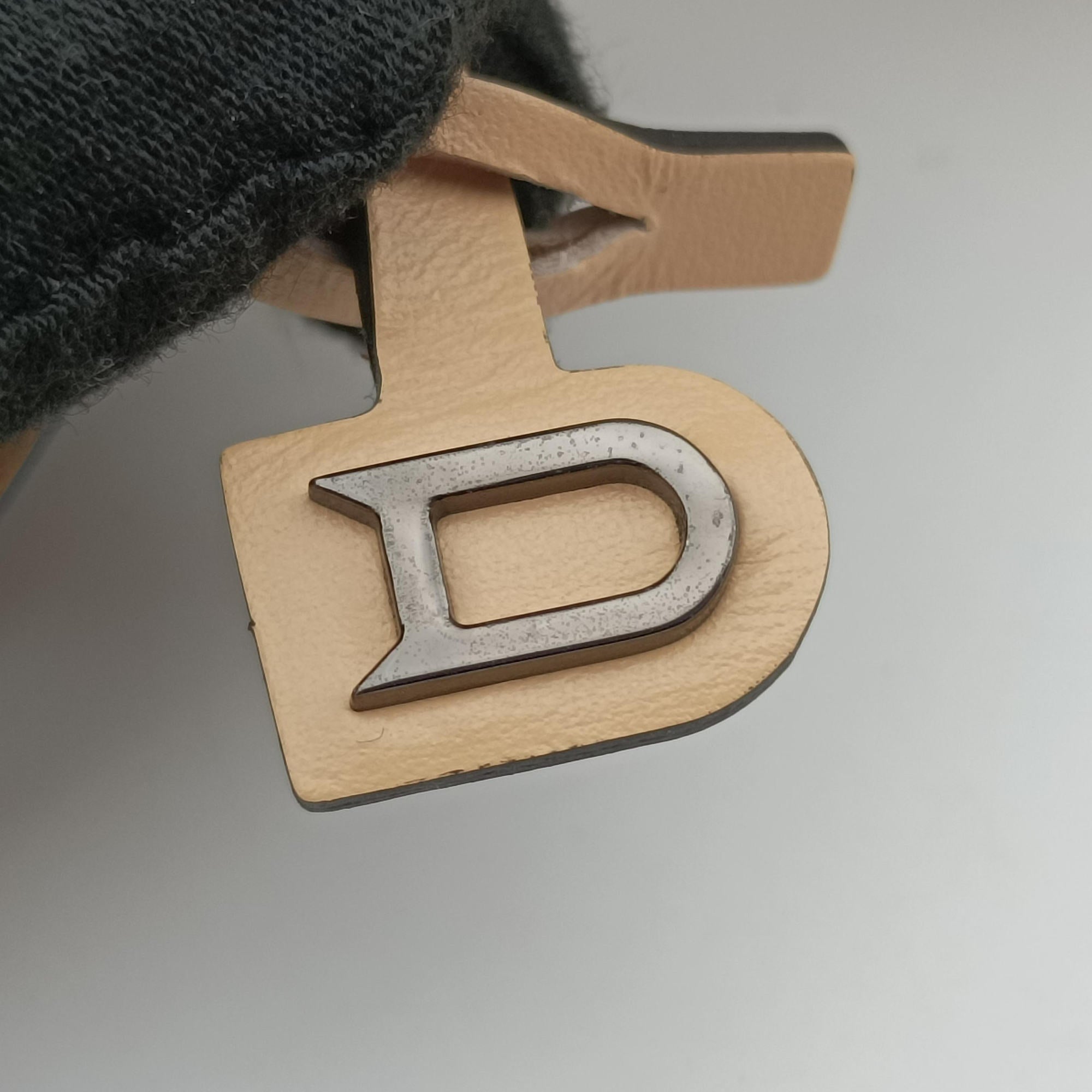 Brillant Beige Leather FO4Hブリリアント ベージュ レザー FO4H