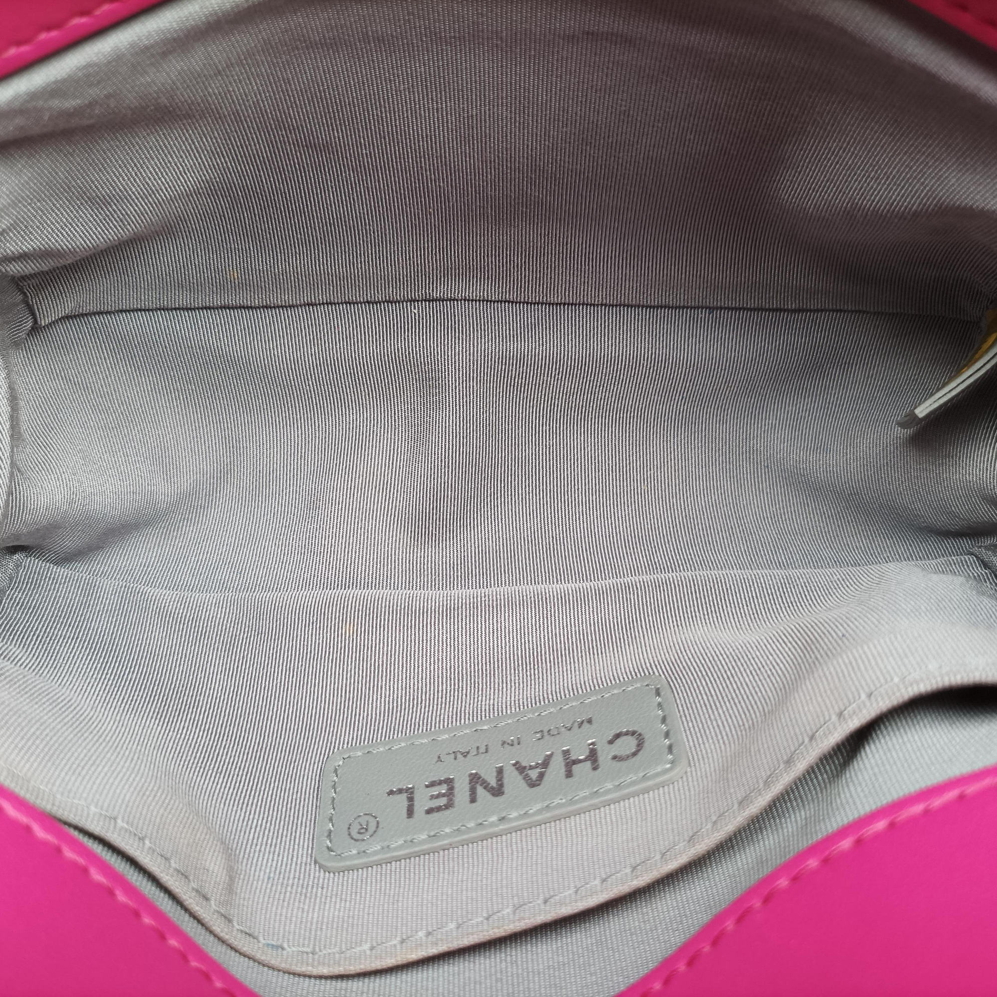 BOY CHANEL Rose velour A67416 18369592ボーイシャネル ローズ レッド ベロア A67416 18369592