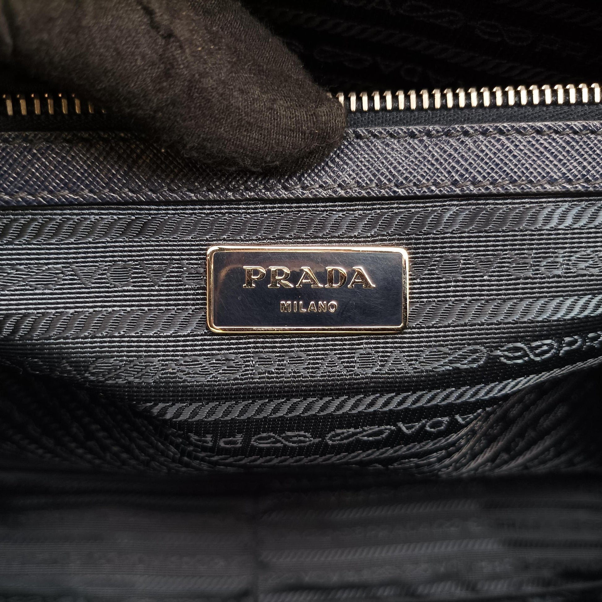 Triangle Logo Plate Navy Saffiano Leather 164 7/R三角 ロゴ プレート ブルーブラック サフィアーノレザー 164 7/R